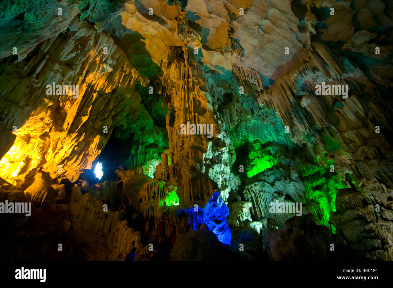 Sung Sot Grotte, UNESCO-Weltkulturerbe, Halong Bucht, Vietnam, Indochina Stockfoto