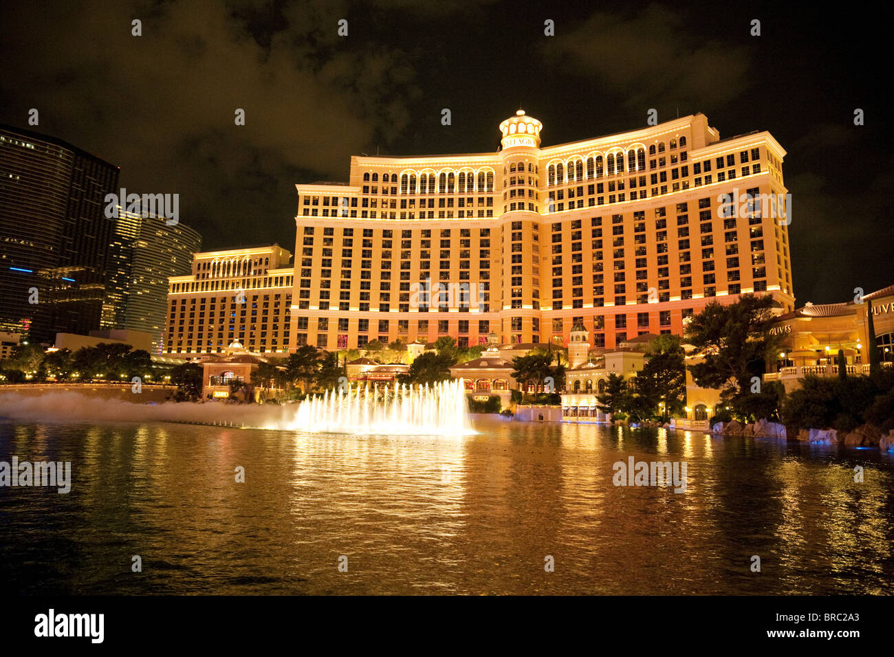 Das Bellagio Hotel mit Brunnen in der Nacht, dem Strip Las Vegas USA Stockfoto