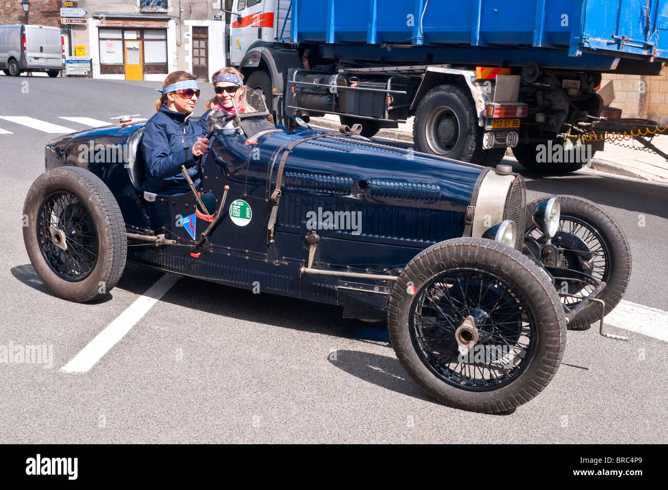 Alten Bugatti Type 35 Racer auf öffentlichen Straßen - Frankreich. Stockfoto