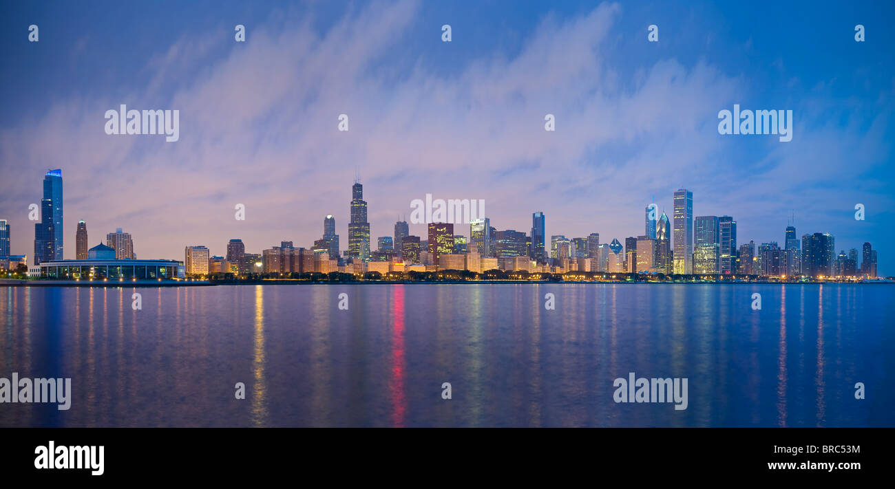 Chicago Skyline Stadtbild bei Nacht, USA Stockfoto