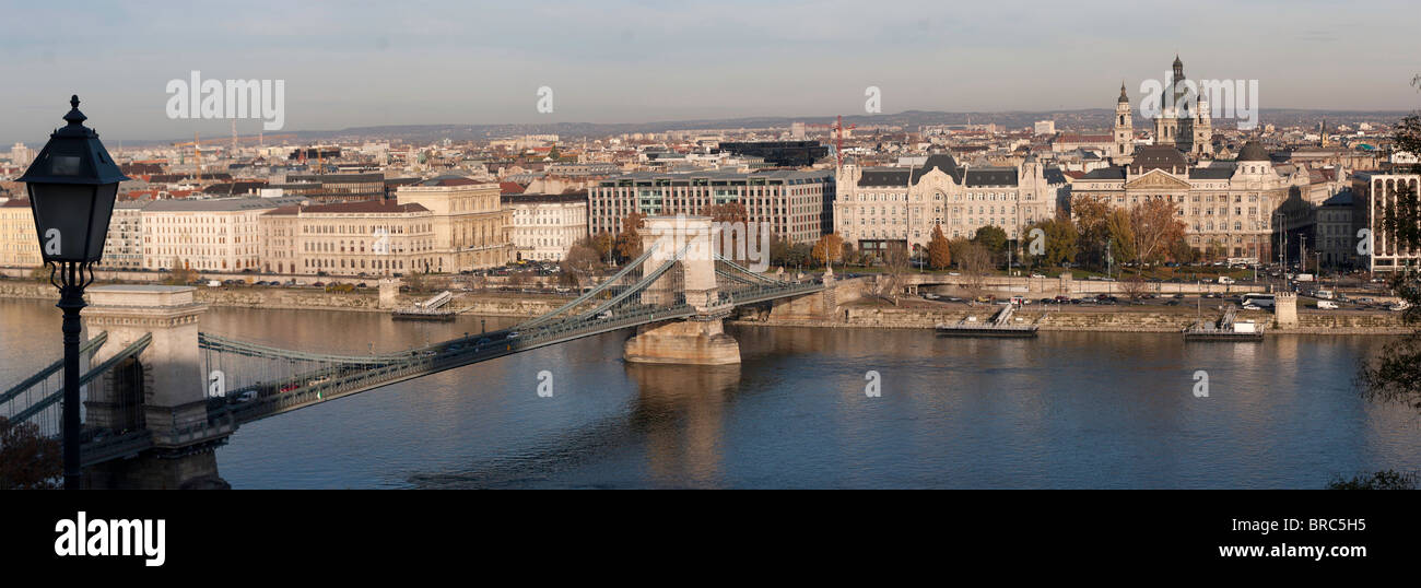 Panorama von Budapest, die Hauptstadt von Ungarn.  Zeigen die Kettenbrücke über die Donau. Stockfoto