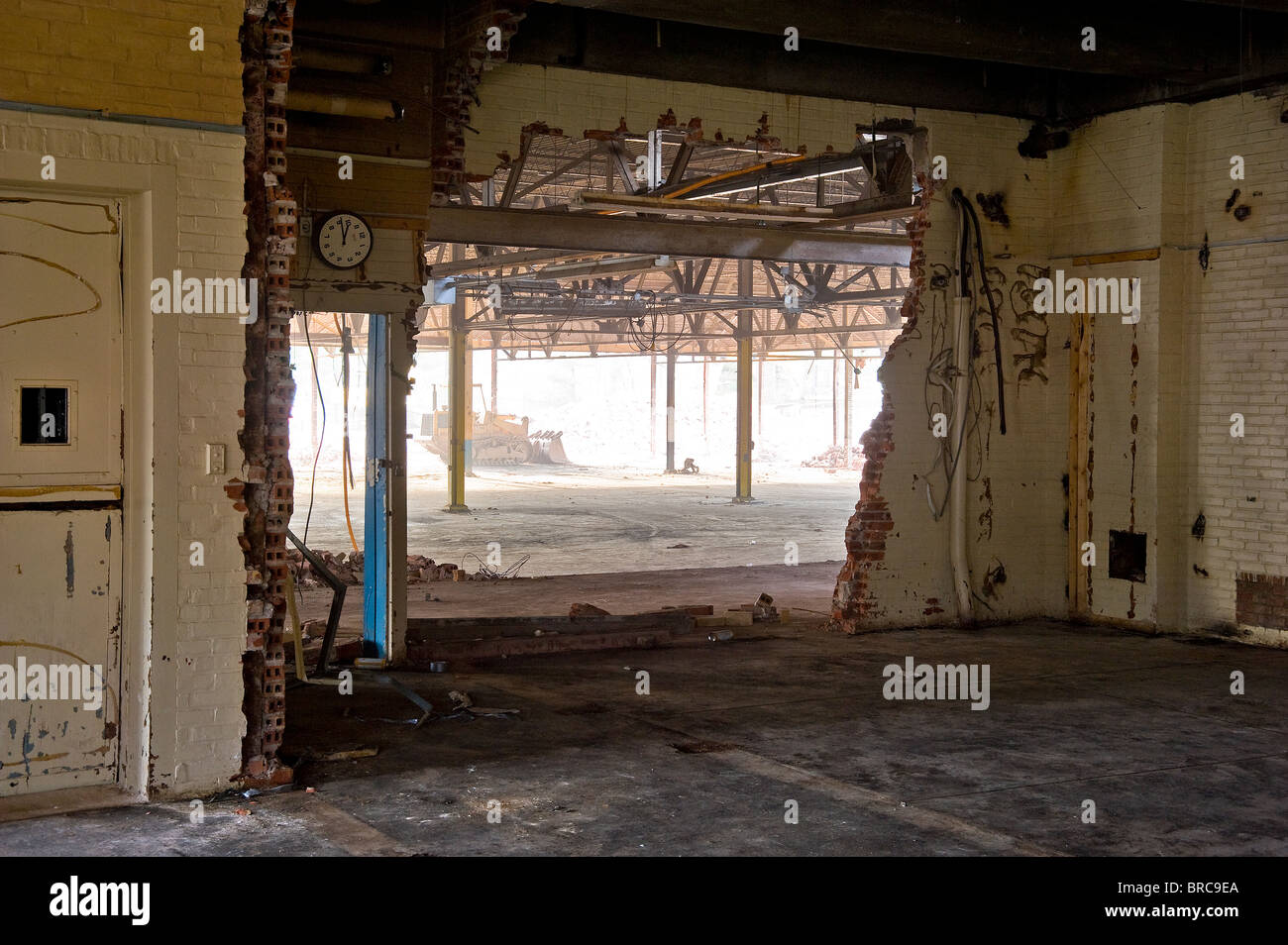 Abriss des alten industriellen Gebäude mit Loch In der Wand, Philadelphia, USA Stockfoto