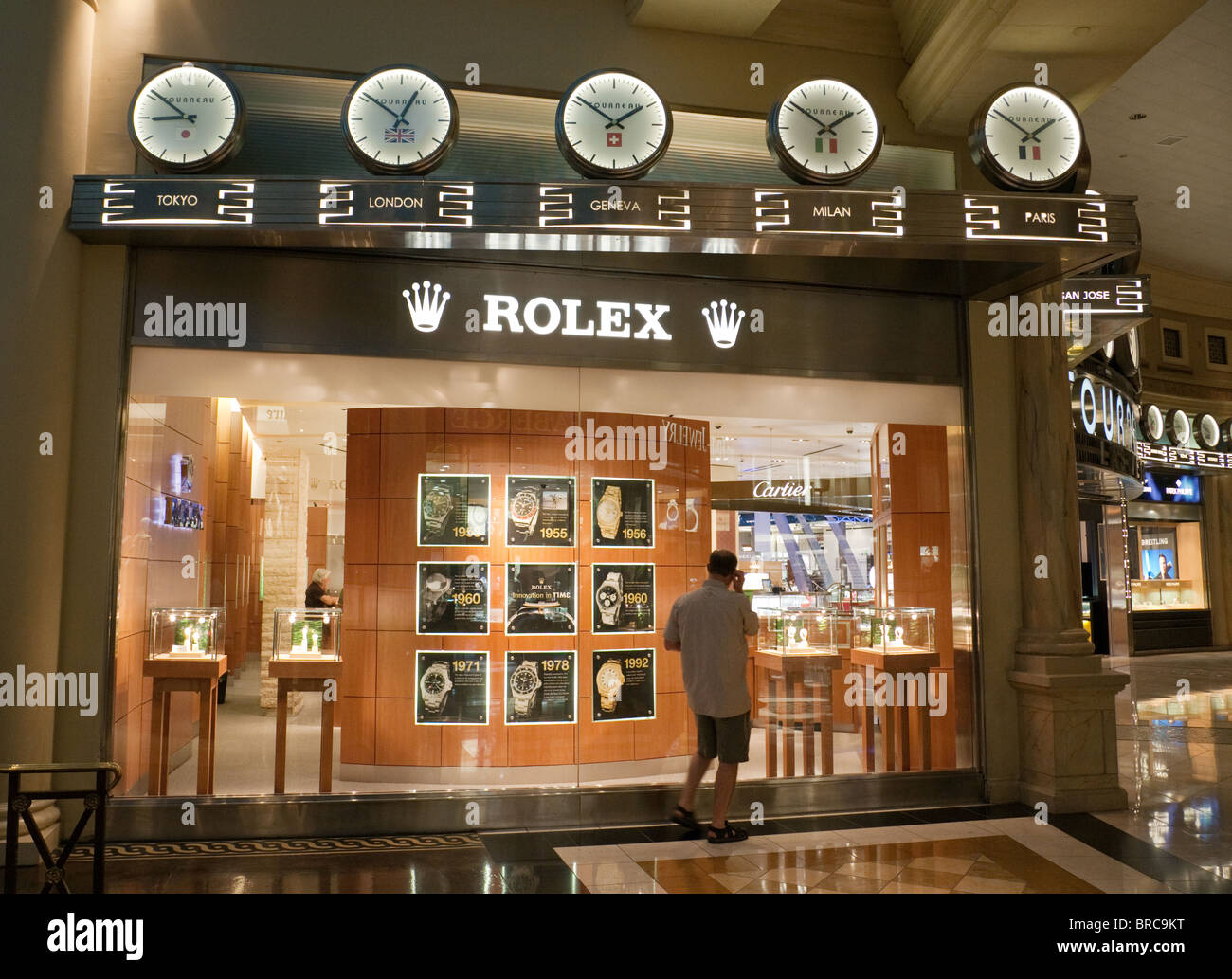 Eine Person bei der Rolex-Shop einkaufen, Geschäfte das Forum, Hotel Caesars Palace, Las Vegas USA Stockfoto