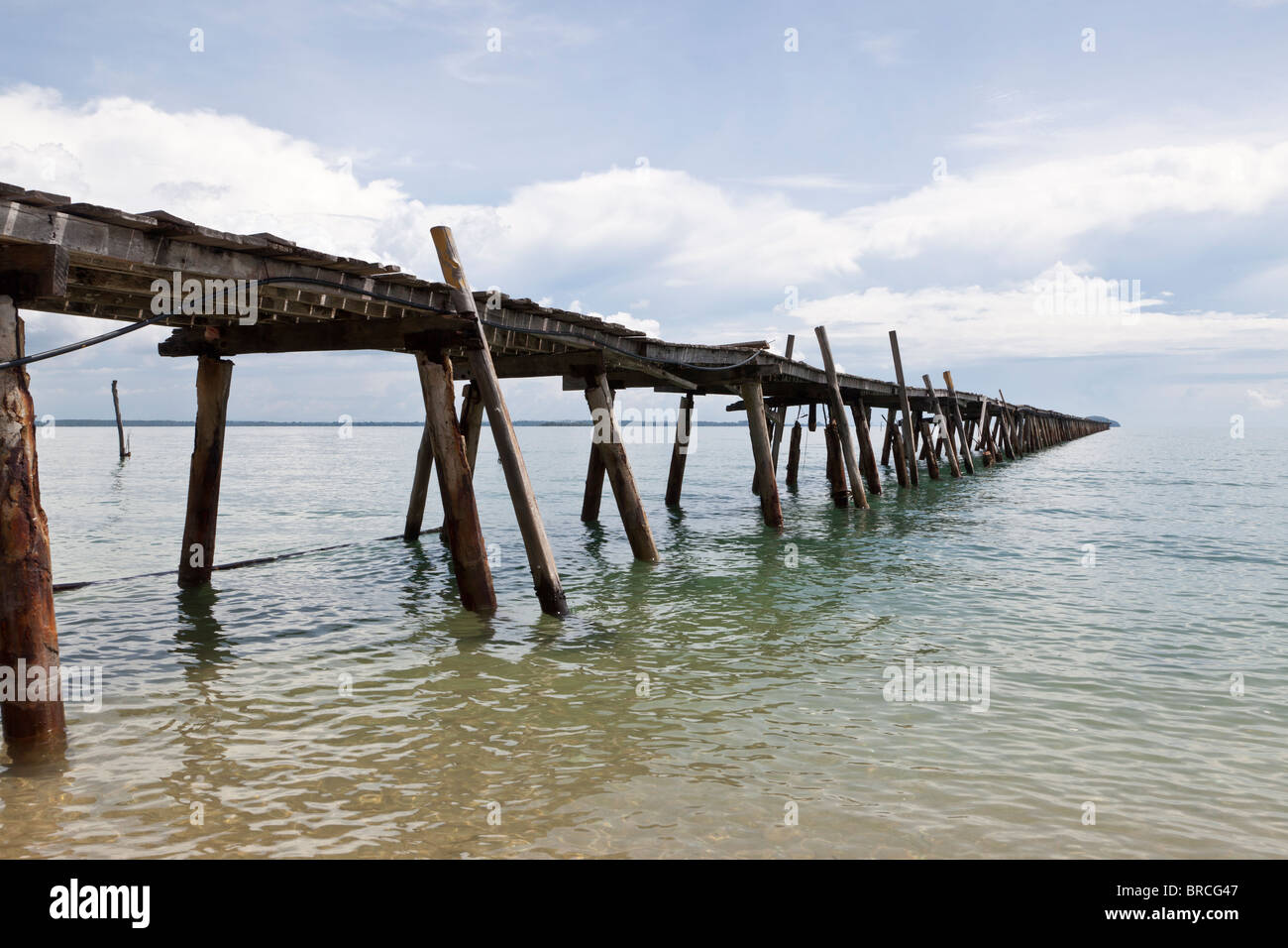 Holzsteg auf Libaran Insel, Sabah, Borneo Stockfoto