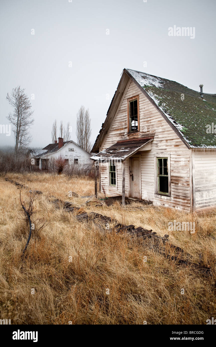 zwei verlassene Häuser im ländlichen Oregon uns Stockfoto