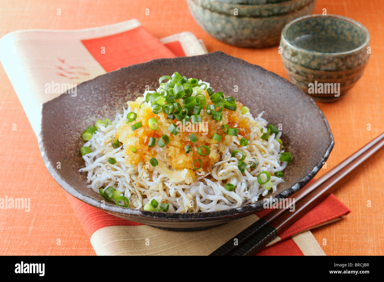 Daikon-oroshi (Geriebenen japanischen Rettich Stockfotografie - Alamy