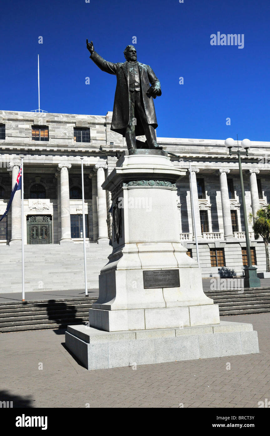 Neuseeland, Nordinsel, Wellington, Bronze-Skulptur des Richard John Seddon, steht vor dem Parlamentsgebäude Stockfoto