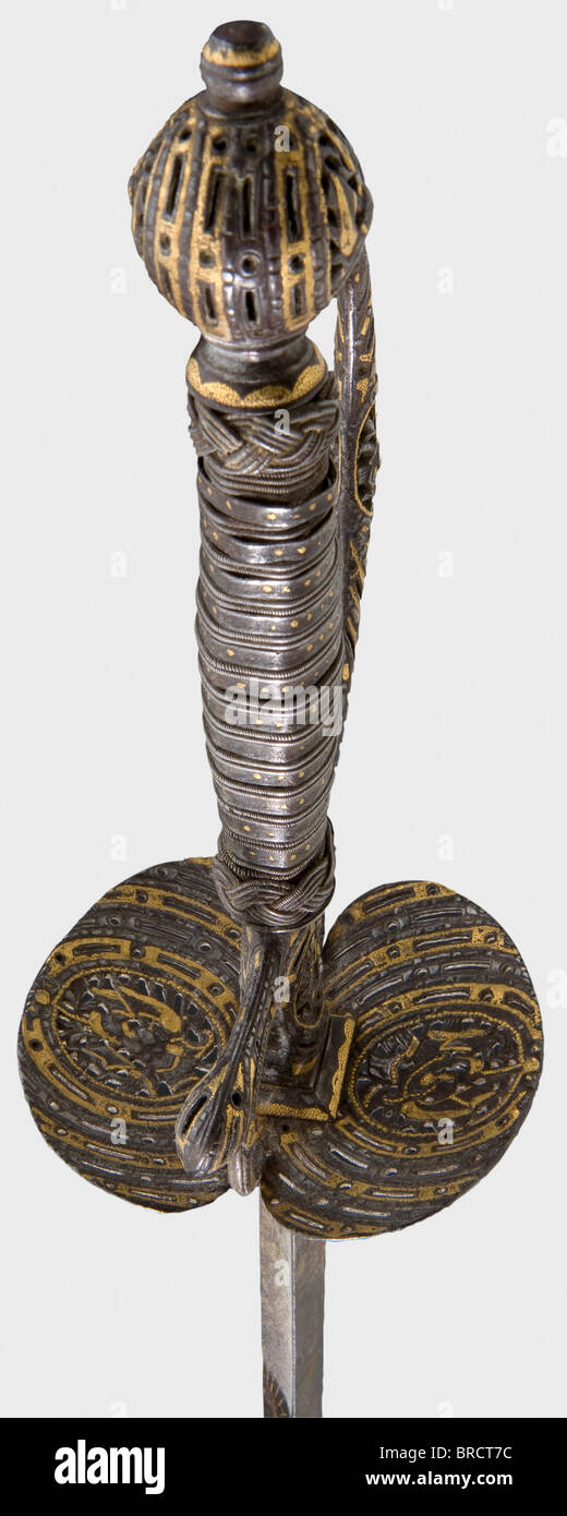 Ein französisches Gold-eingelegtes Kleinschwert mit Meißelhalm, um das Jahr 1770 EINE dreikantige, mit der vergoldeten Aufschrift geätzte Klinge, "VIVE LE ROY" und "ALA VICTOIRE" über den Fleur-de-lys mit Krone. Die Forte trägt auf beiden Seiten eine ausführliche Makerinschrift, "Cassaignard a Nantes" bzw. "A Solingen". Offene, geschmeidete Eisen-Knöchel-Bügel mit goldener Einlage und Kampftrophäen auf dem doppelten Hüllenschutz, dem Knöchelbogen und dem Pommel. Üppige Griffabdeckung aus silberfarbenem Draht und goldeingelegtem Eisenband mit silberfarbenen Turk-Köpfen. Länge 108,5 cm historisch, h, Stockfoto