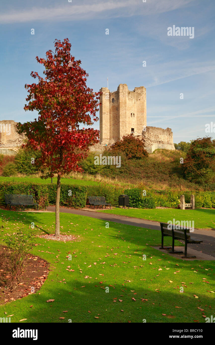 Coronation Park und Conisbrough Castle, Conisbrough in der Nähe von Doncaster, South Yorkshire, England, UK. Stockfoto