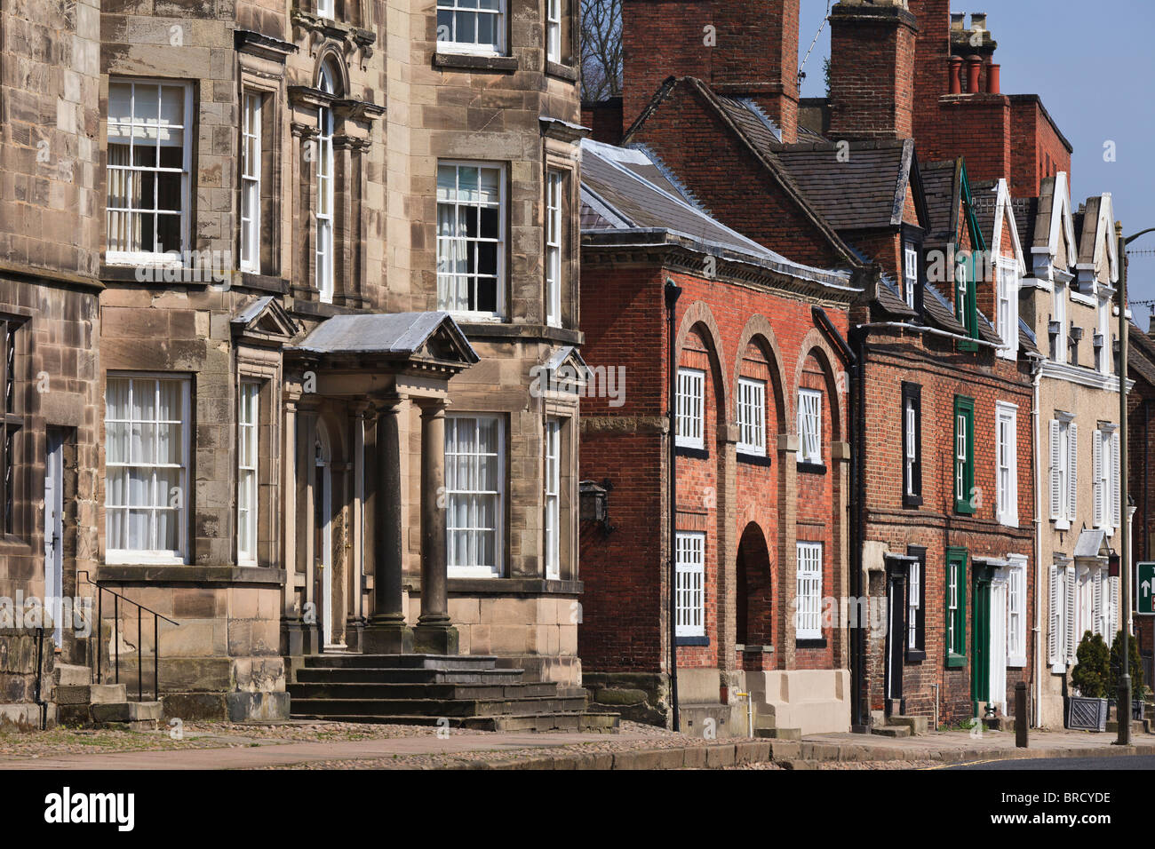 Georgianischen Gebäuden in Ashbourne, Peak District, Church Street, Derbyshire, England. Stockfoto