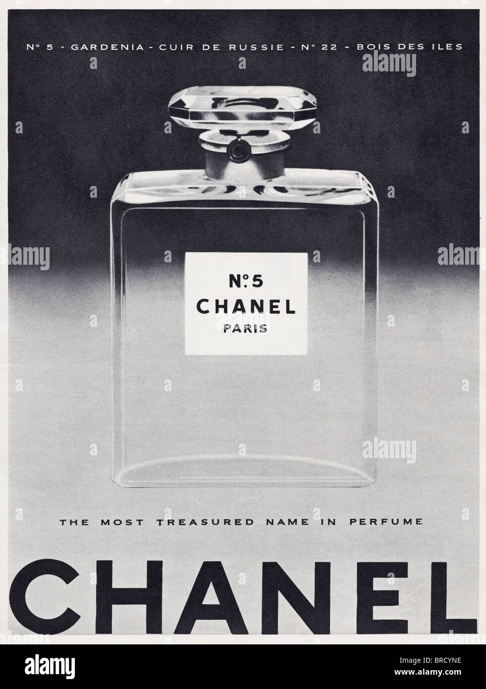 Klassische Schwarz-Weiß-Werbung für Chanel No.5 in der Mode Zeitschrift um  1959 Stockfotografie - Alamy