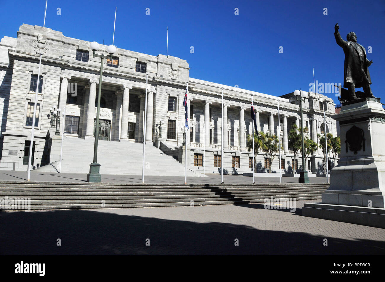 Neuseeland, Nordinsel, Wellington, Bronze-Skulptur des Richard John Seddon, steht vor dem Parlamentsgebäude Stockfoto