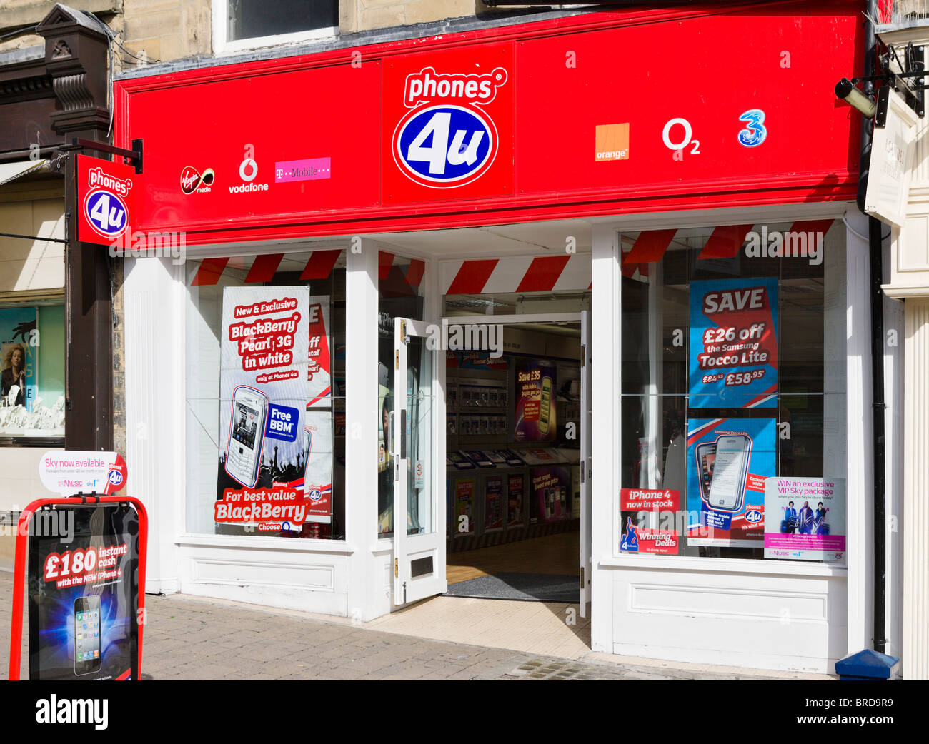 Phones 4U Shop in Huddersfield Town Centre, West Yorkshire, England, UK Stockfoto