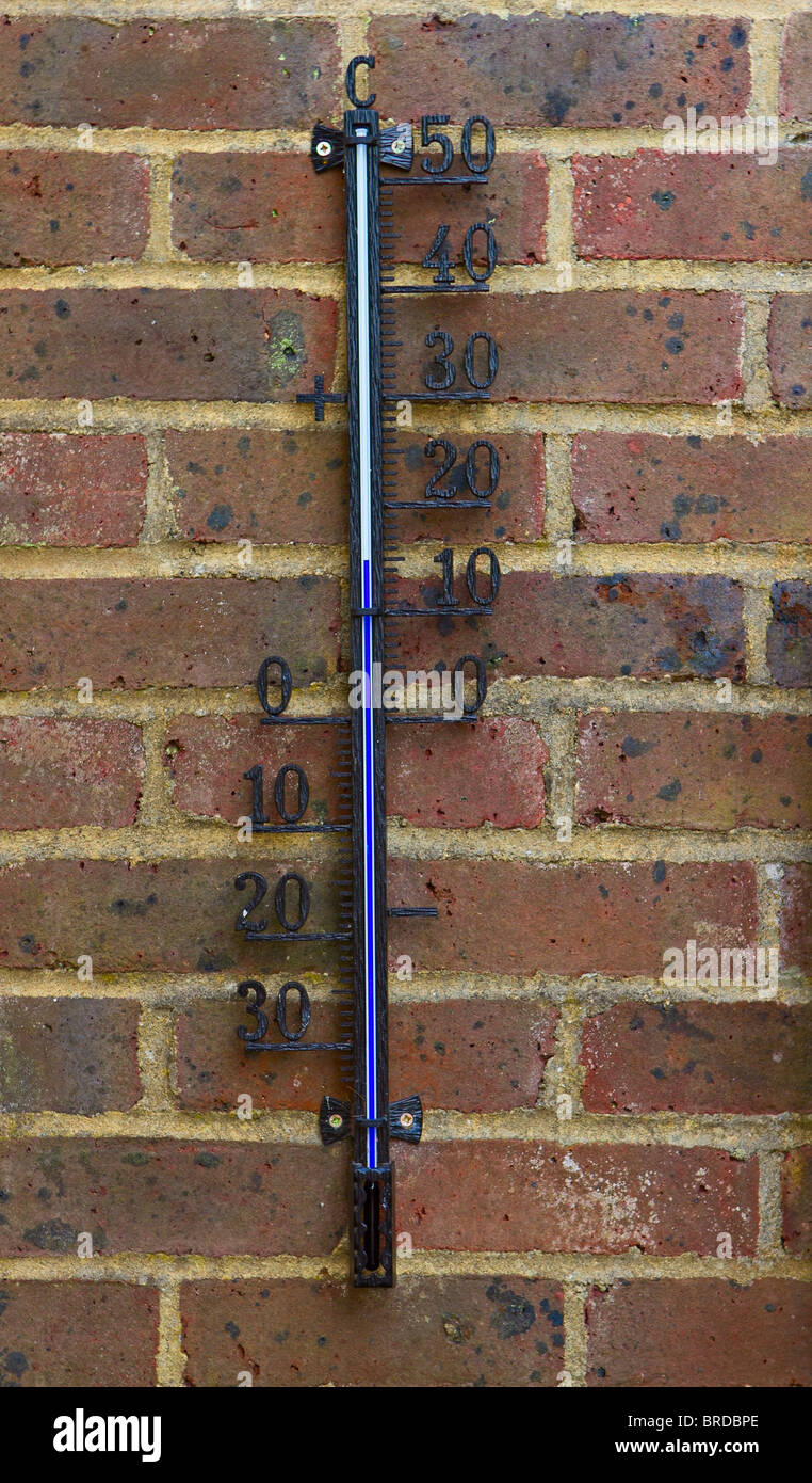 Outdoor Thermometer On Wall Stockfotos Und Bilder Kaufen Alamy