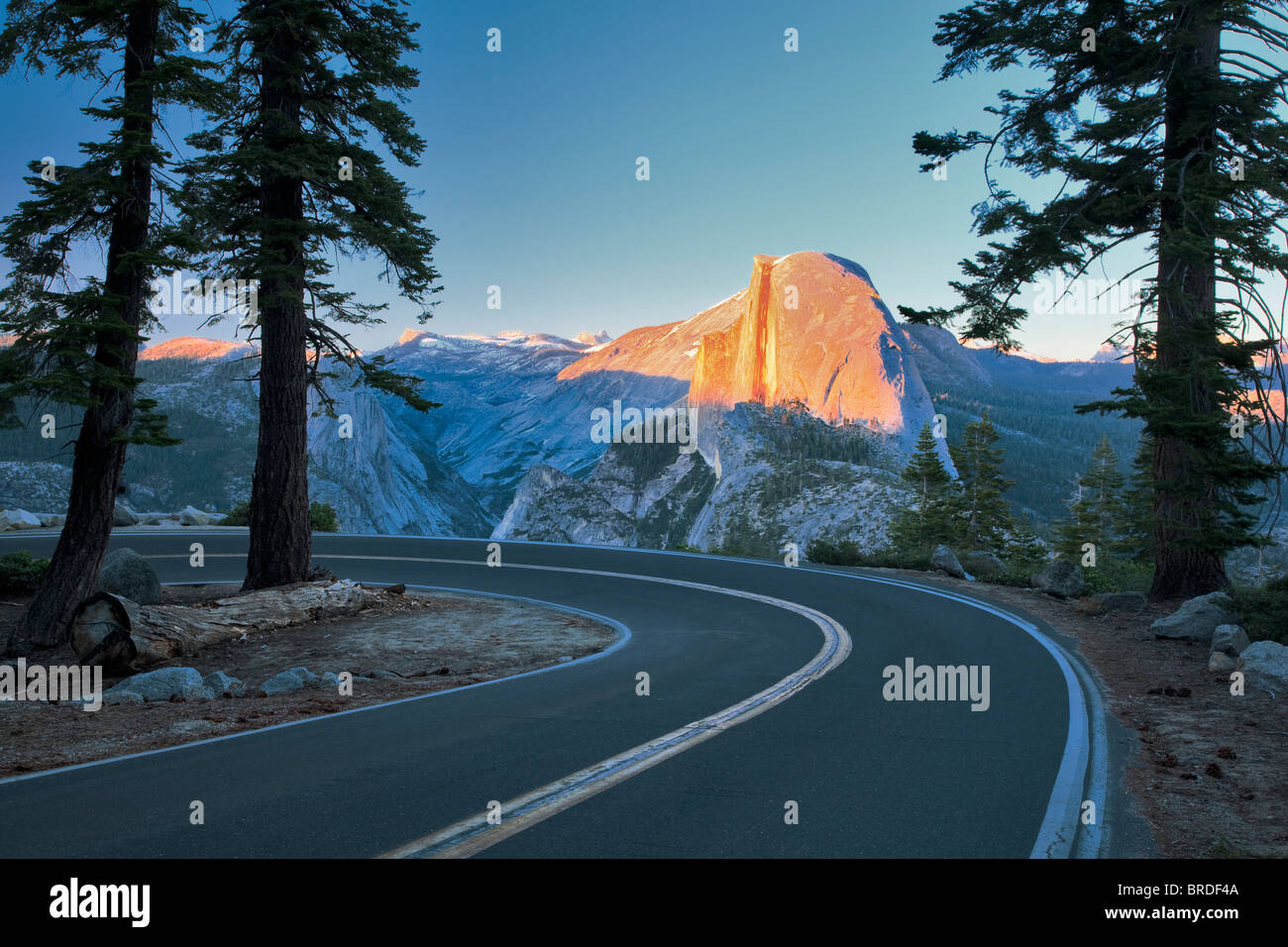 Weg zum Glacier Point mit Half Dome. Yosemite Nationalpark, Kalifornien Stockfoto