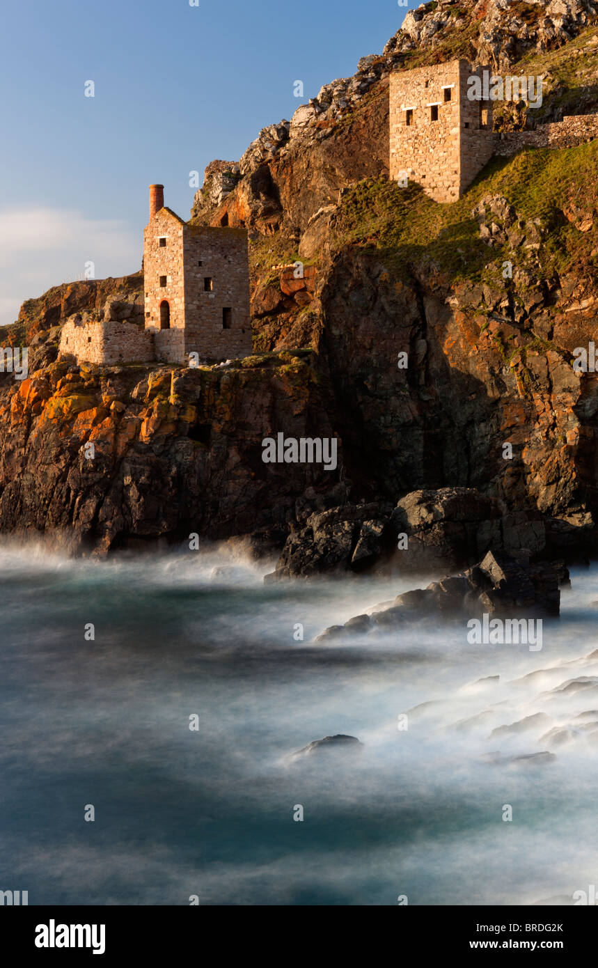 Ruinen von Kronen Kopf Maschinenhaus auf Küste Cornwalls Stockfoto