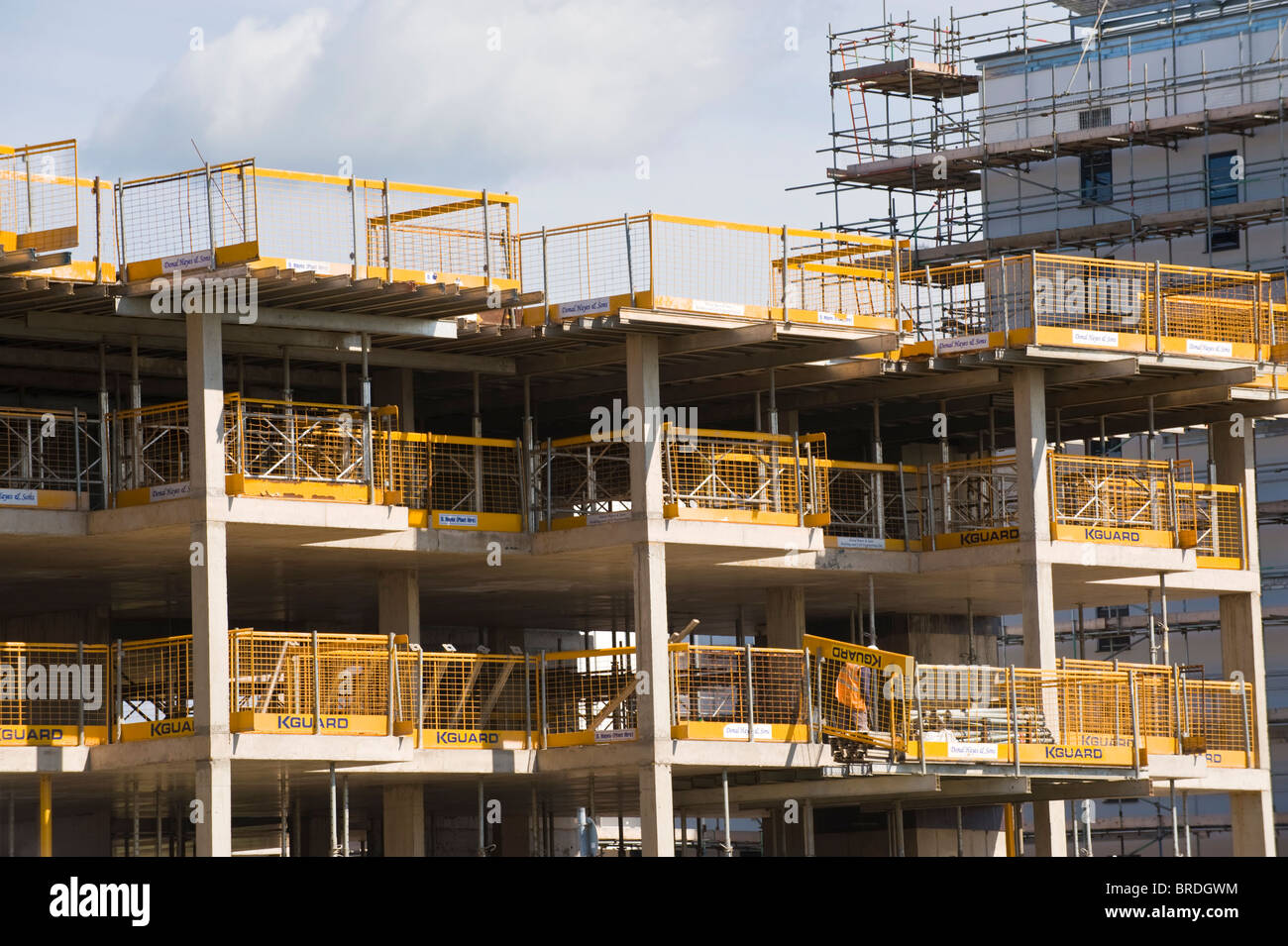 Moderne Wohnungen im Bau auf ehemaligen industriellen Brachfläche in Newport City Gwent South Wales UK Stockfoto