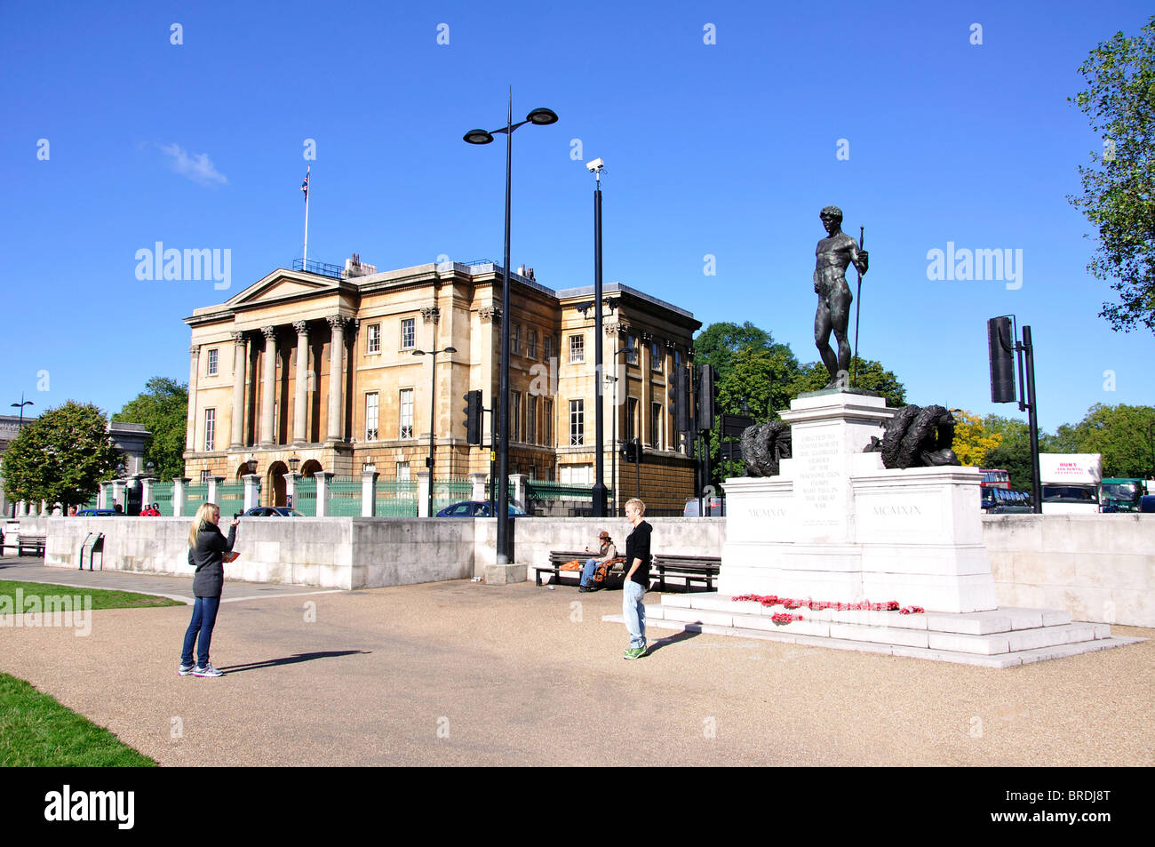 Apsley House und Machine Gun Corps Memorial, Hyde Park Corner, City of Westminster, London, England, Vereinigtes Königreich Stockfoto