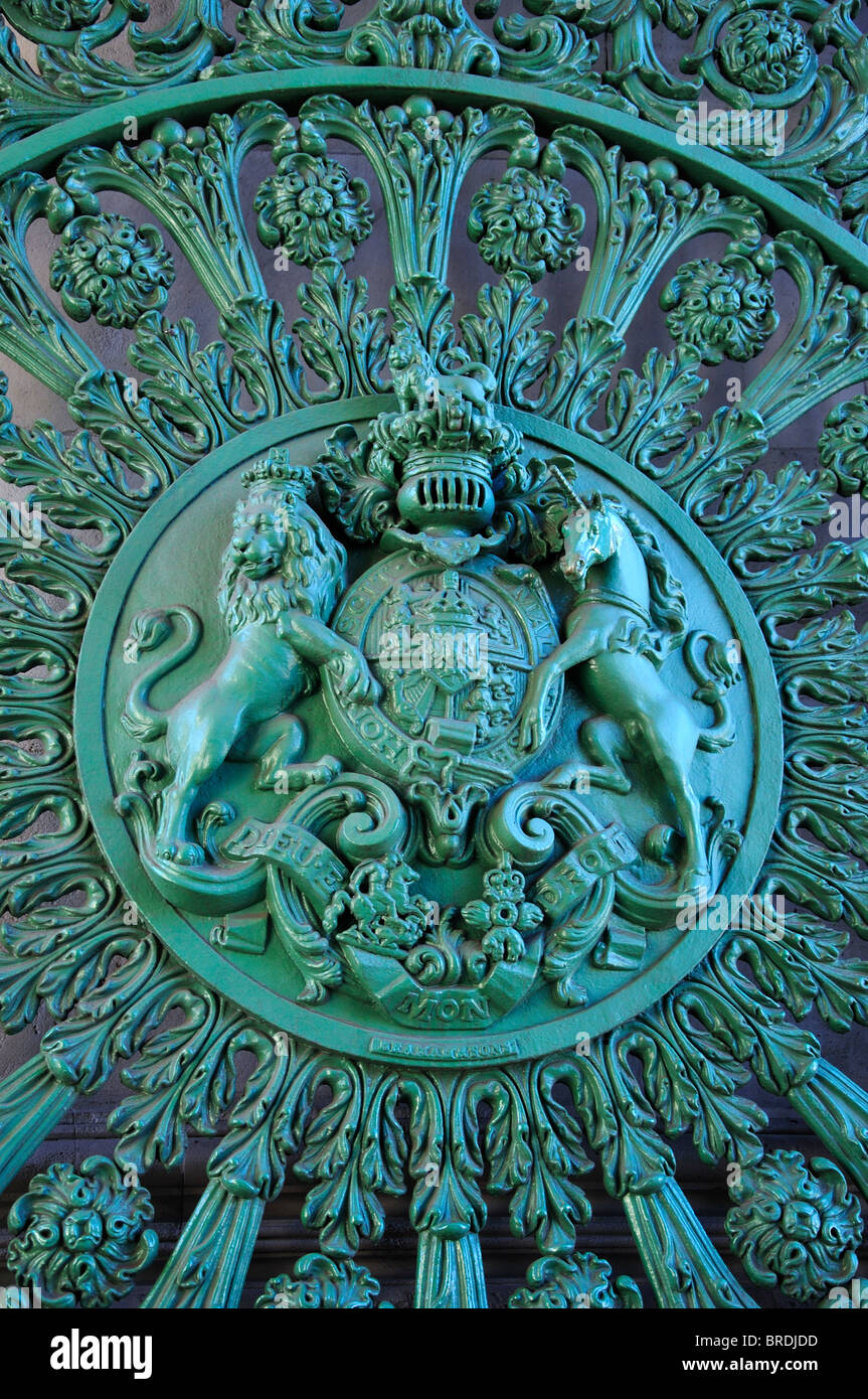 Reich verzierte Tür, Wellington Arch, Hyde Park Corner, City of Westminster, London, England, Vereinigtes Königreich Stockfoto