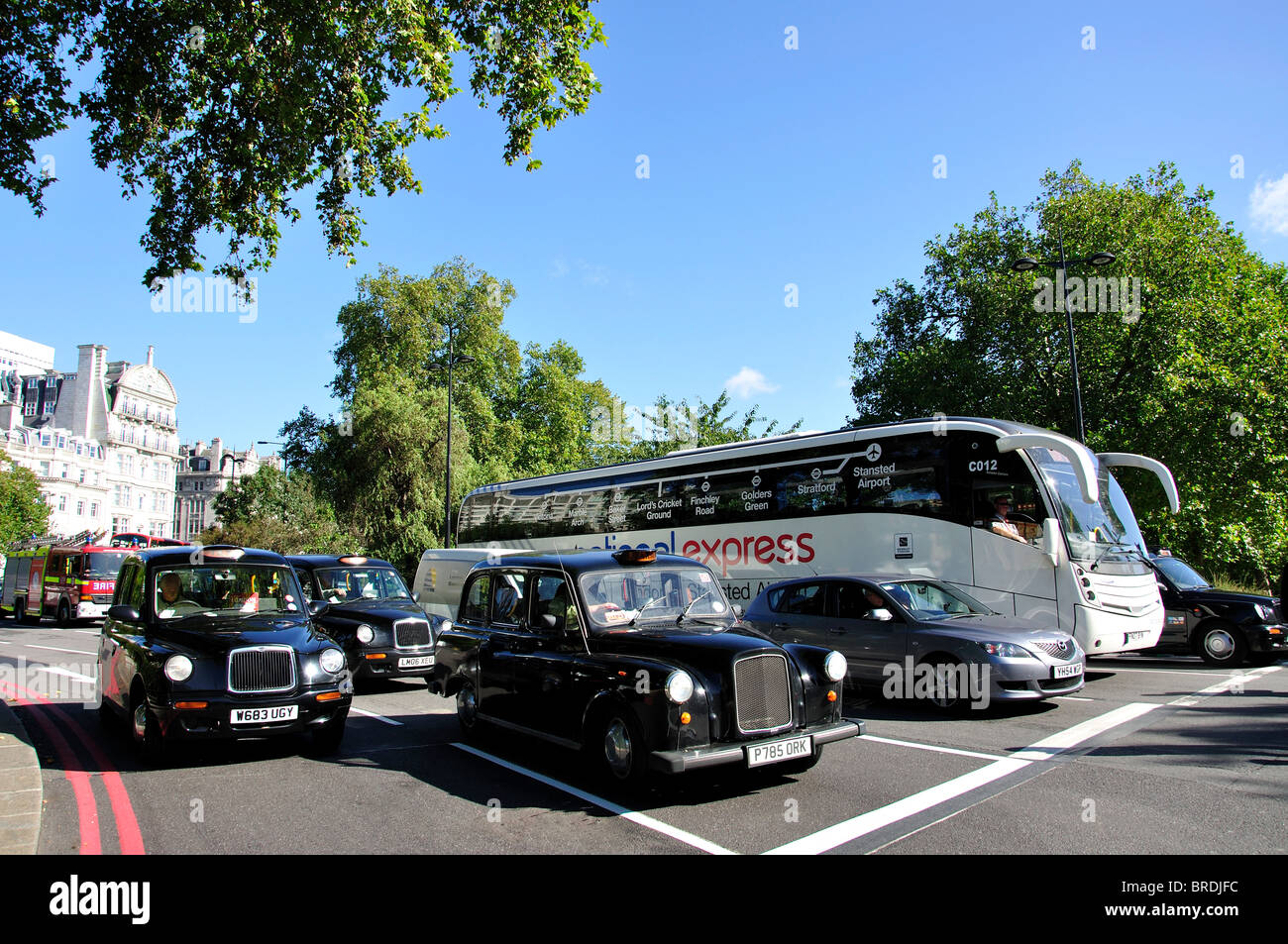 Verkehr, warten an der Ampel, Hyde Park Corner, City of Westminster, Greater London, England, Vereinigtes Königreich Stockfoto