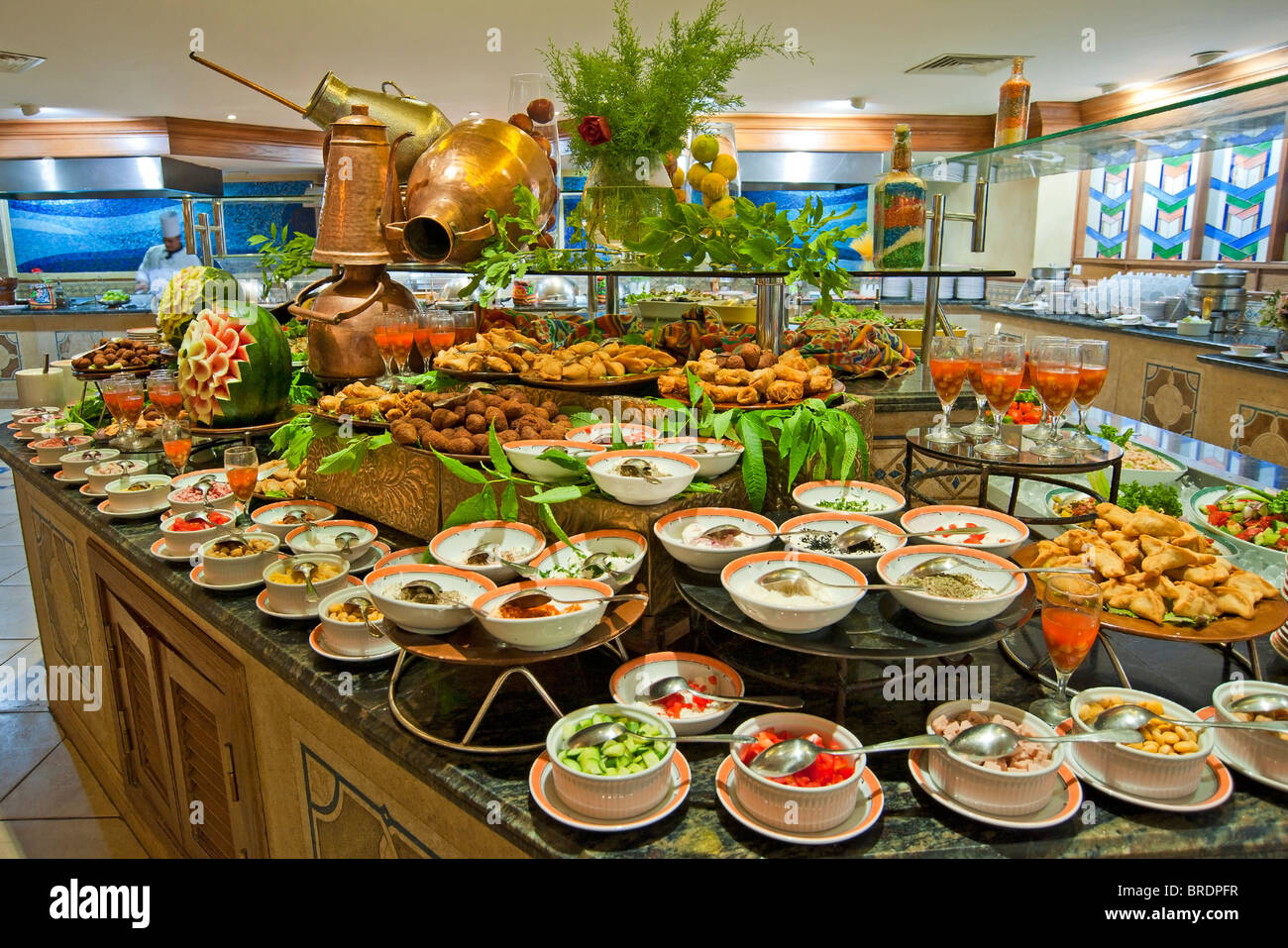 Auswahl an Salaten an einem Buffet Bar in einem Luxus-Hotel-restaurant Stockfoto