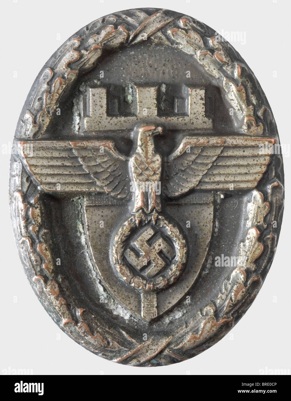 GAU-Ehrenzeichen Ostpreussen, mit Träger Nummer '903' Cupal, silvertiert  mit dunkler Patina. Umgekehrte gestempelte Träger-Nummer und Maker-Marke  "Wächtler & lange Mittweida i. SA." mit Senkkopfnadelsystem (OEK 3746),  offensichtliche Verschleißspuren ...
