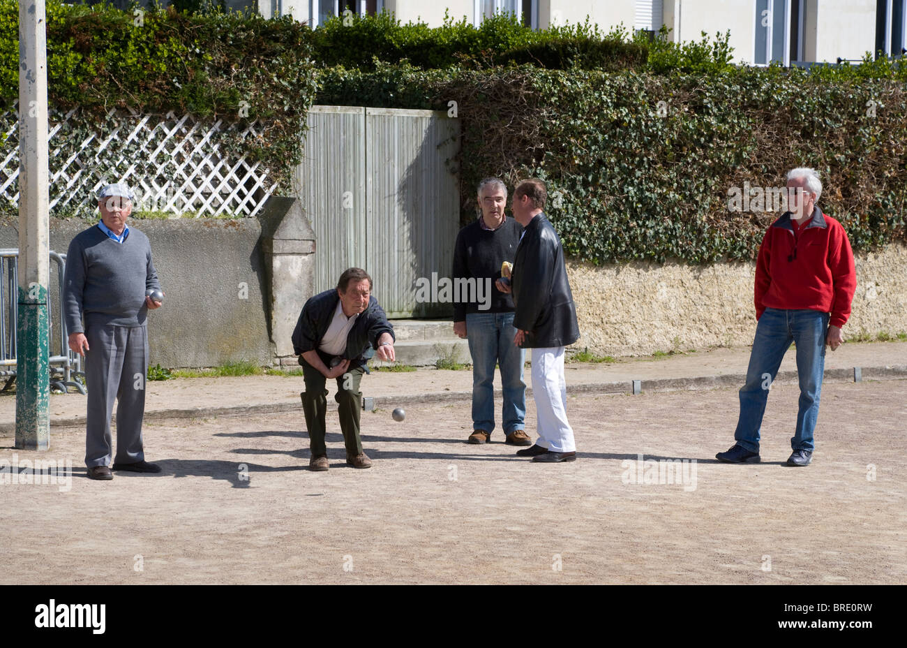 Französische Männer spielen boule Stockfoto