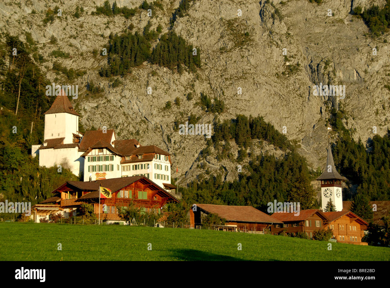 Burg und Stadt Wimmis, Berner Oberland, Schweiz Stockfoto