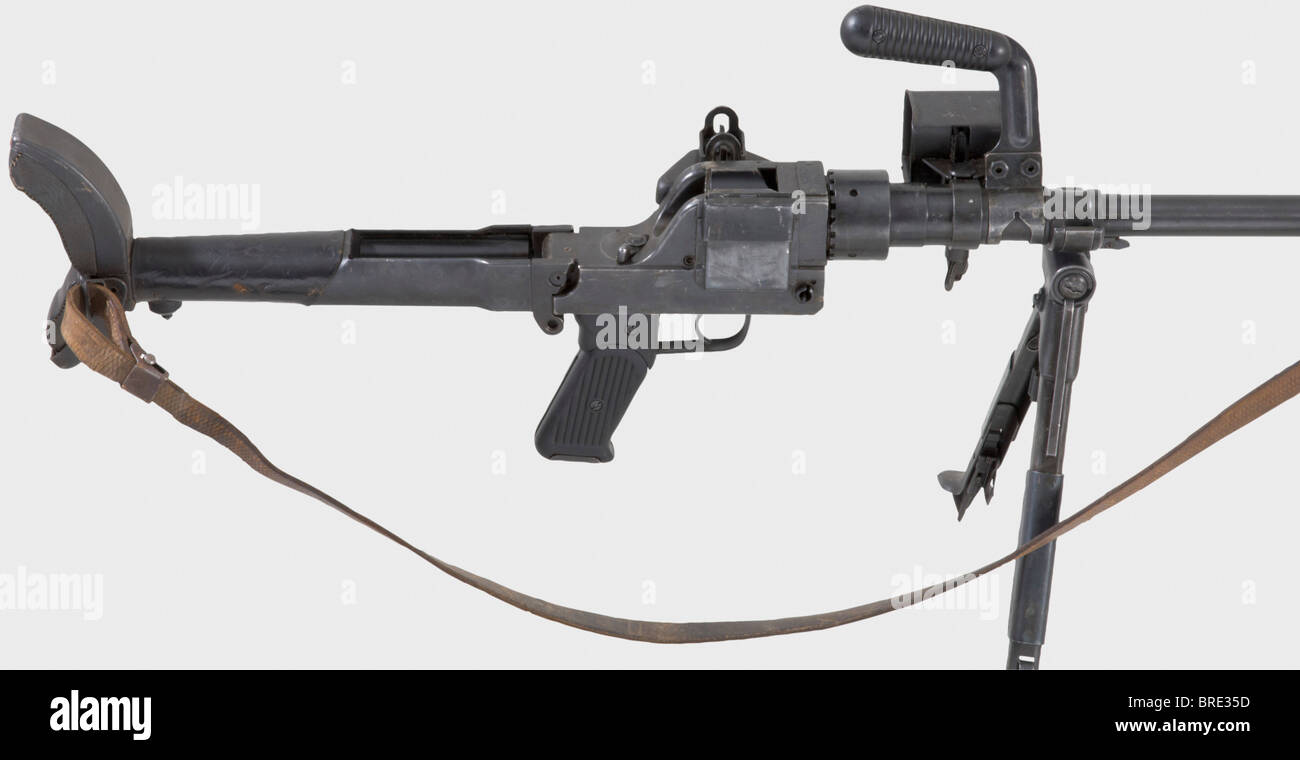 Ein Granatbüchse 39 / Panzergrenadiergewehr 39, Kaliber 7,9 mm Treibladung Patrone 318 (Schale), Nr. 24524. Hauptteile mit übereinstimmenden Nummern. Fasslänge 590 mm, Gesamtlänge 123 cm. Ein-Mann-Waffe. Auf dem Schraubengehäuse mit der Bezeichnung "Gr.B.39 / 24524 / bnz / 1941". Verschiedene Annahmezeichen Adler/'Waa624'. Mit einem Zylinder codierte "bnz / 40 / SIB12", der mit "Gr.B.39 / ch" gekennzeichnete Zündbecher. Komponenten: Zylinder mit Zündnase und Griff. Bolzengehäuse mit Schulterstütze, Schraube, Auswerfer, Sicherheits- und Griffrahmen. Sichtkomponente. Langer Bipod mit der Kennzeichnung "PZB39" nach dem MG 34-Bipod. Riemen, Stockfoto