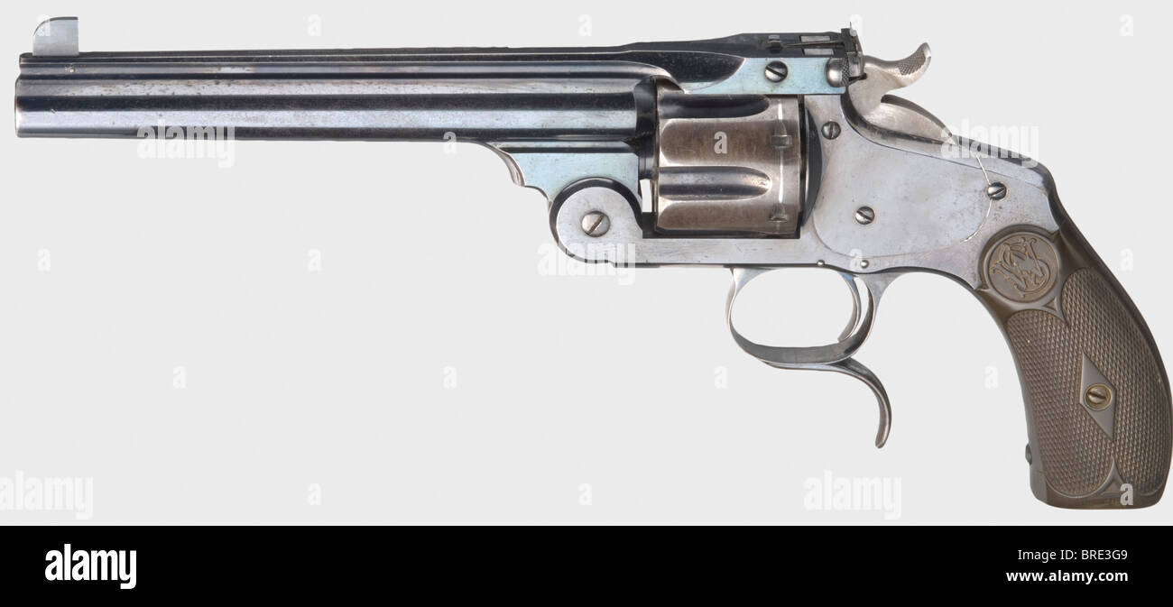 A Smith & Wesson New Model Number Three, circa 1896, cal..44 S & W, No 30260. Übereinstimmende Zahlen. Fasslänge 6 1/2'. 6-Schuss. Spezieller Auslöseschutz mit Fingerhaken, zusätzlich modifizierte Sehenswürdigkeiten mit spezieller Vorderansicht und verändertem Rückenblattblick. Auf der Fassrippe mit der Aufschrift "Smith & Wesson Springfield Mass. USA". Komplett bläulich-schwarz hochglänzend, nur matt auf Zylinder. Minimale Verwendung und Rotationsmarkierungen. Hammerfarbengehäuse gehärtet, Abzug mit Resten von Blau. Makellose schwarze Hartgummi-Griffplatten. Oberstes Element in fast so neuem Zustand. Erwerbsscheipf, Stockfoto