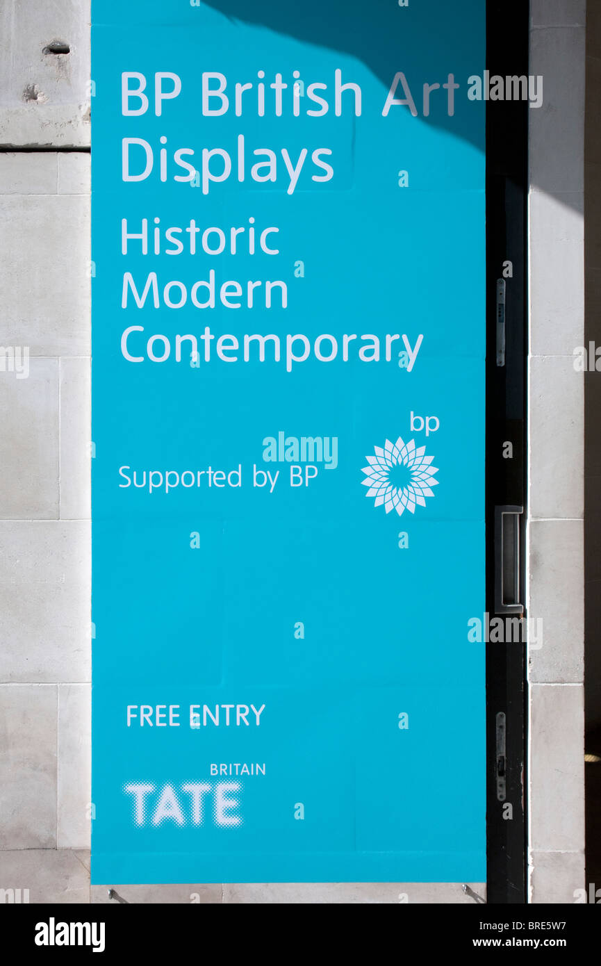 BP-Sponsoring-Zeichen in der Tate Britain, London Stockfoto