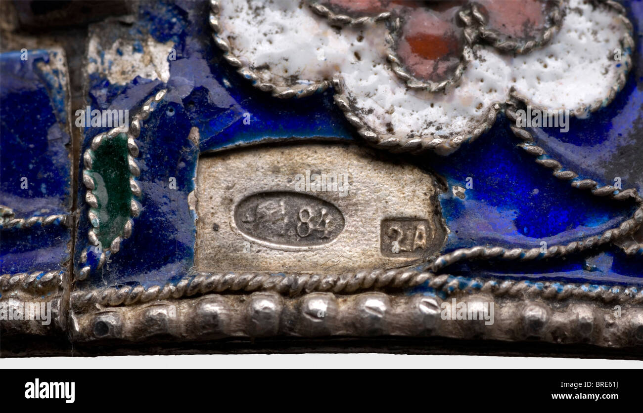 Ein prächtiger Mantel-Becher, zweites Artel, Moskau, ca. 1910 Silber mit vergoldetem Interieur, sehr schöne Blumencloisonné Handwerkskunst. Das Moskauer Markenzeichen für '84' Zolotniki und der Stempel '2A' sind auf der Seite. Höhe 14,5 cm. Gewicht 614 g. historisch, historisch, 1910er, 20. Jahrhundert, bildende Kunst, Kunst, Kunstobjekt, Kunstgegenstände, kunstvoll, kostbar, Sammlerstück, Sammlerstück, Sammlerstücke, Sammlerstücke, Seltenheit, Raritäten, Stockfoto