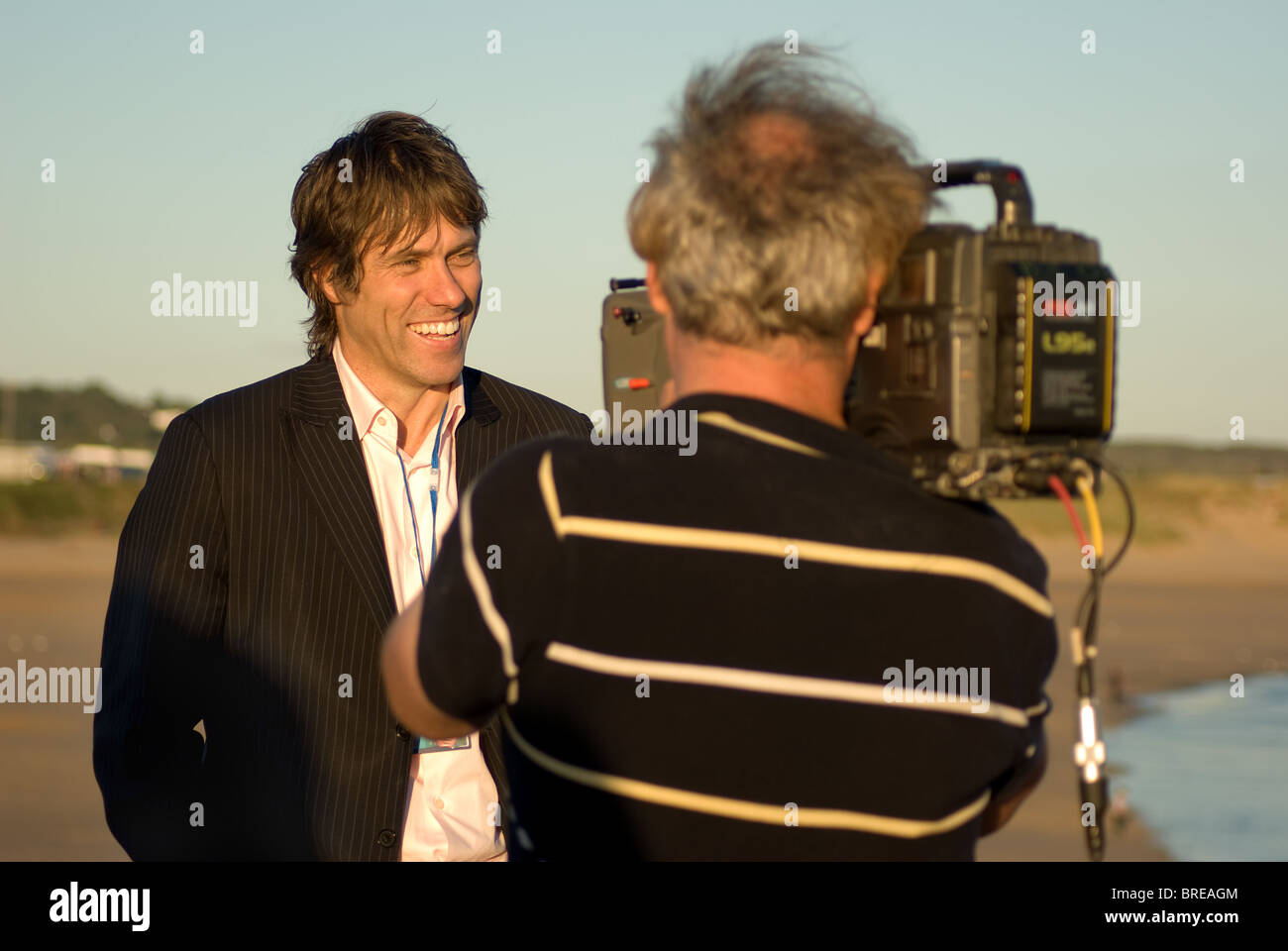 Komiker John Bishop Aufzeichnung einer Fernsehsendung in Porthcawl, Südwales, September 2010 (Elvis Presley Wochenende). Stockfoto