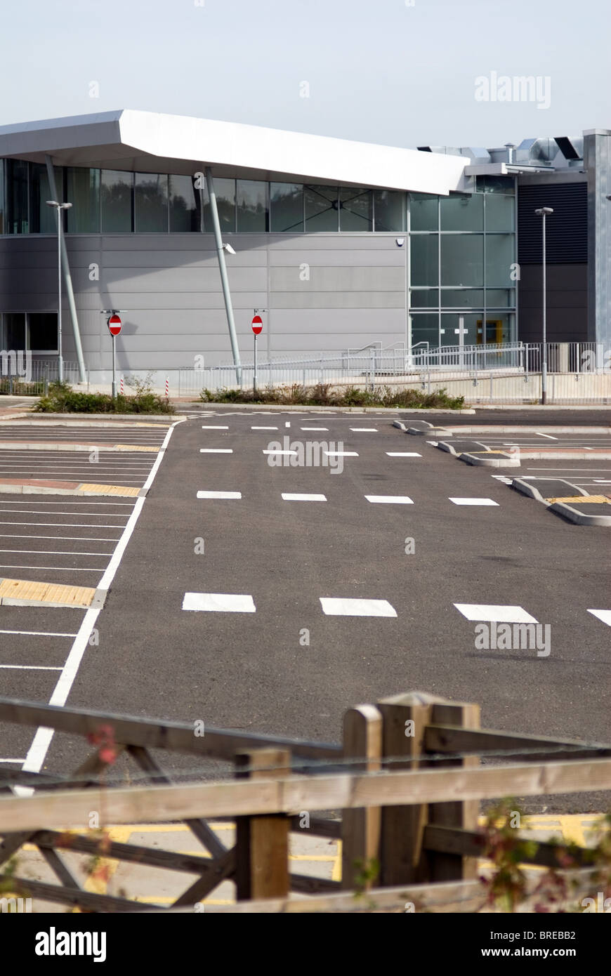 Neue Milton Keynes MK Coachway in der Nähe der Ausfahrt 14 liegen ungenutzte & leer aufgrund einer £600.000 Unterdeckung im £2 M Projekt Stockfoto