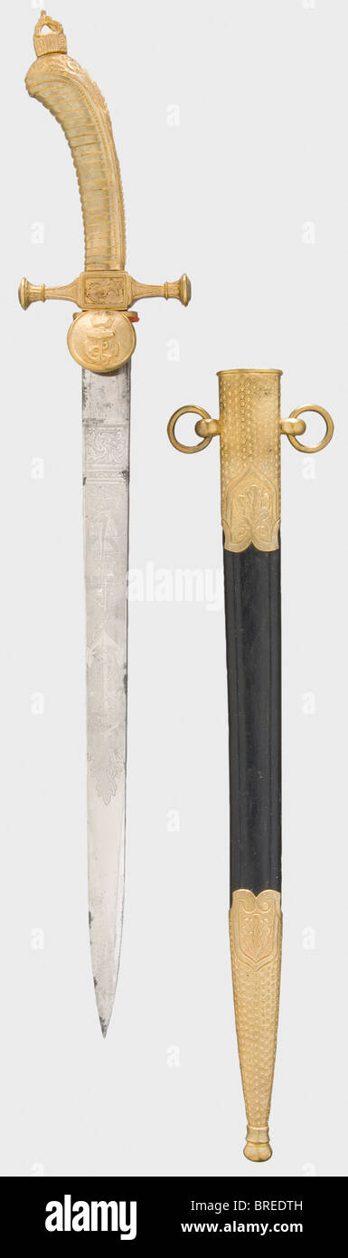 Ein Kadett Dirk von der Kaiserlichen Marine, etwa 1890 Keilklinge mit maritimer Radierung. Vergoldeter Tombac Hilt mit den Quillonen eines 1890 Kadett dirk, feste Schutzplatte. Lederschaber mit vergoldeten Befestigungen, zwei Ringe für die Aufhängung. Länge 45,5 cm. Kleine Rostflecken auf der Klinge. Historische, historische, historische, Marine, Seestreitkräfte, Militär, Militaria, Dienstzweig, Dienstzweige, Streitkräfte, bewaffnete Dienststelle, Objekt, Objekte, Stillstände, Clipping, Ausschnitte, Ausschnitte, Ausschnitte, Aussparungen, Thrustern, Thrustern, Handwaffe, Handwaffen, Nahkampfwaffe, m, Stockfoto