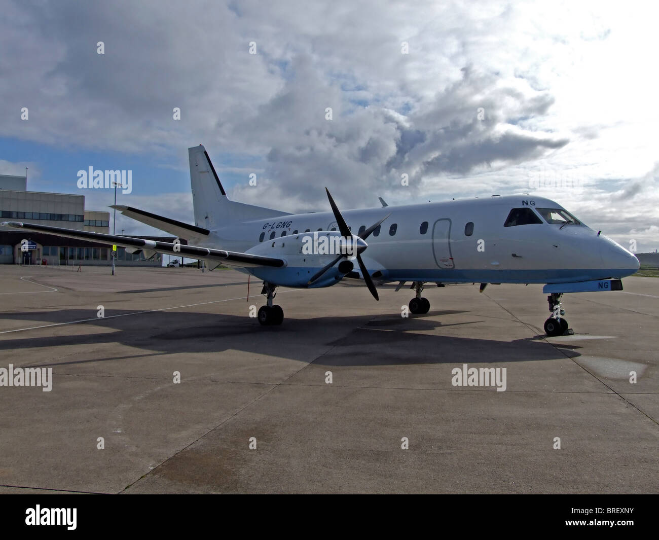 Saab 340 Flugzeug vom Flughafen mit ohne branding Stockfoto
