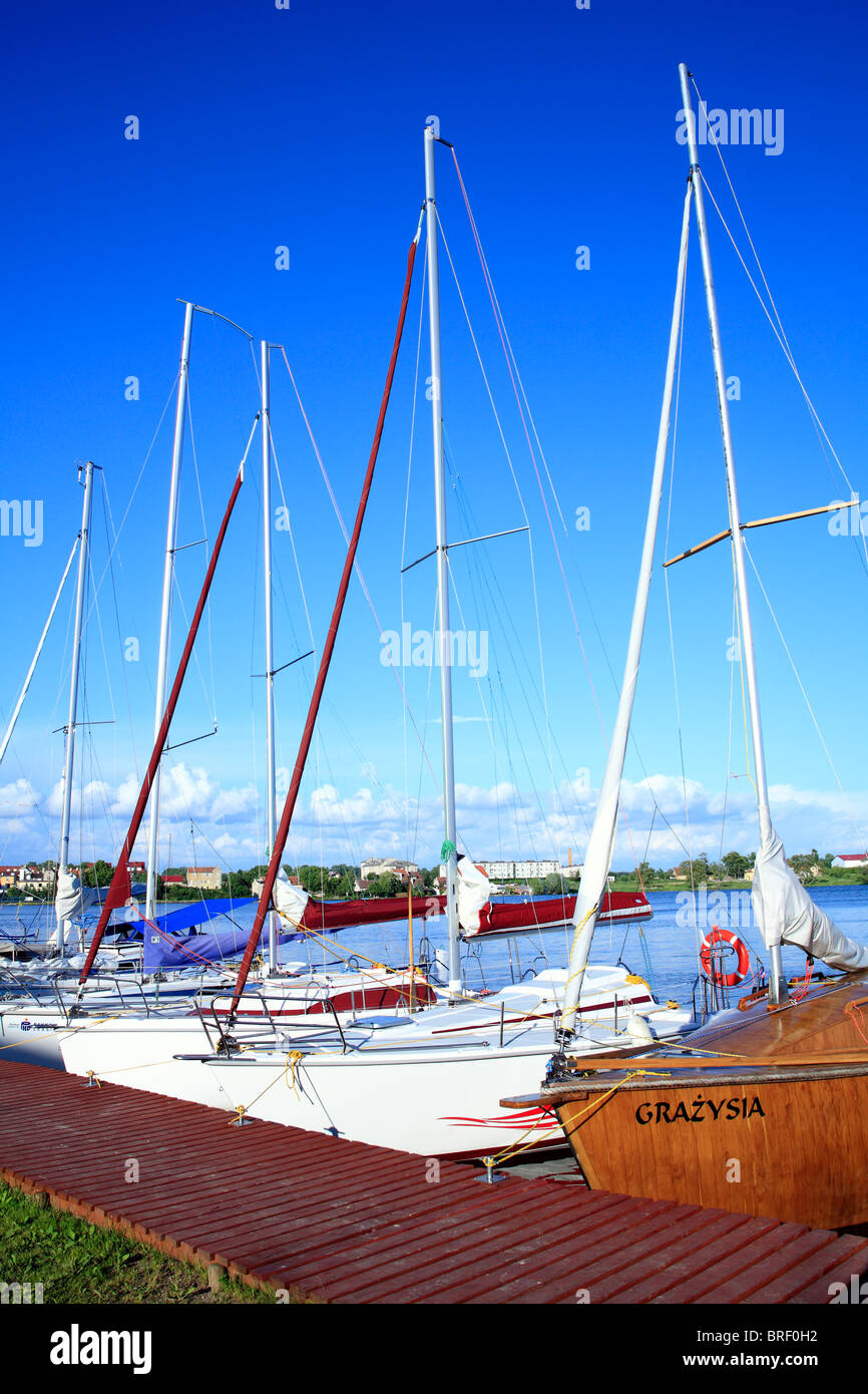 Segelboote im Yachthafen See Ryn, Masuren, Polen, Europa Stockfoto