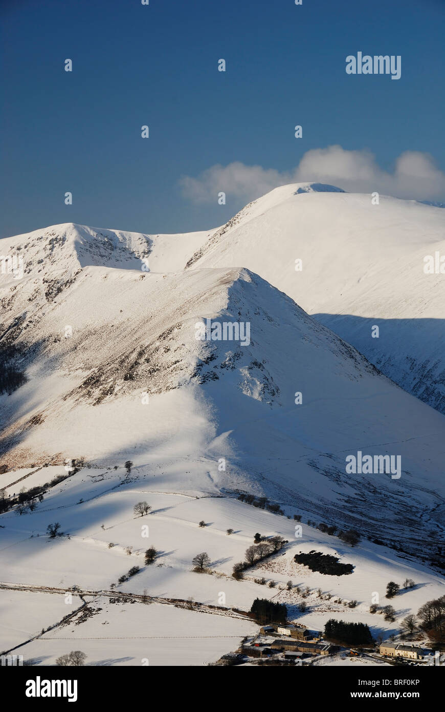 Derwent Fells und Newlands Tal im Winter, englischen Lake District Stockfoto