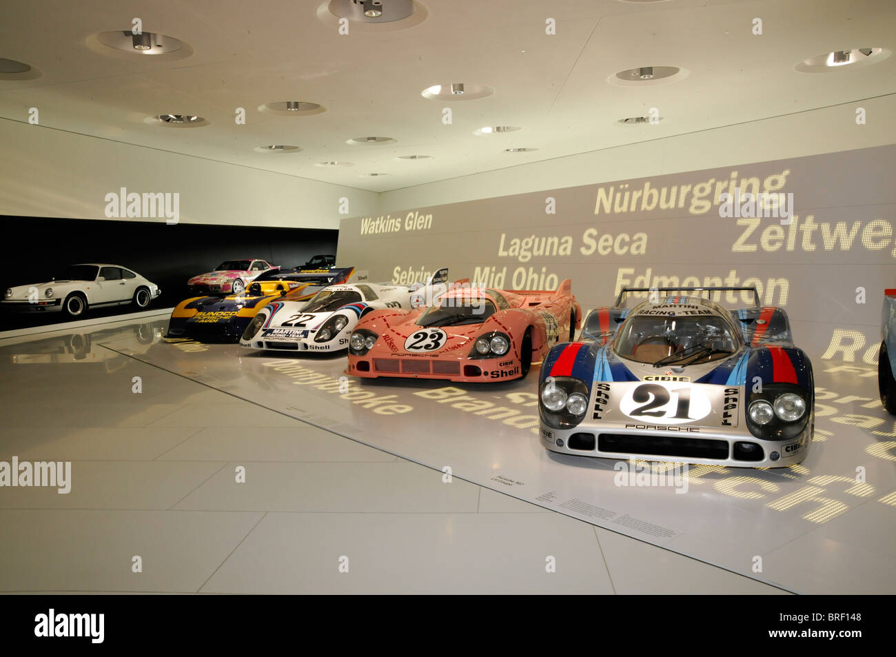 21 Porsche 917 LH Coupé, 23 Porsche 917/20 Coupe, 22 Porsche 917 KH Coupé, neue Porsche Museum, Stuttgart, Baden-Württemberg Stockfoto