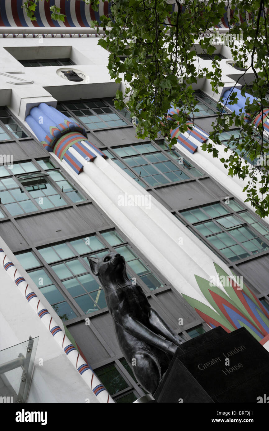 Die berühmten Art déco-architektonischen Wunder, die schwarze Katze Zigarettenfabrik in Hampstead, London. Keine größere London House benannt. Stockfoto