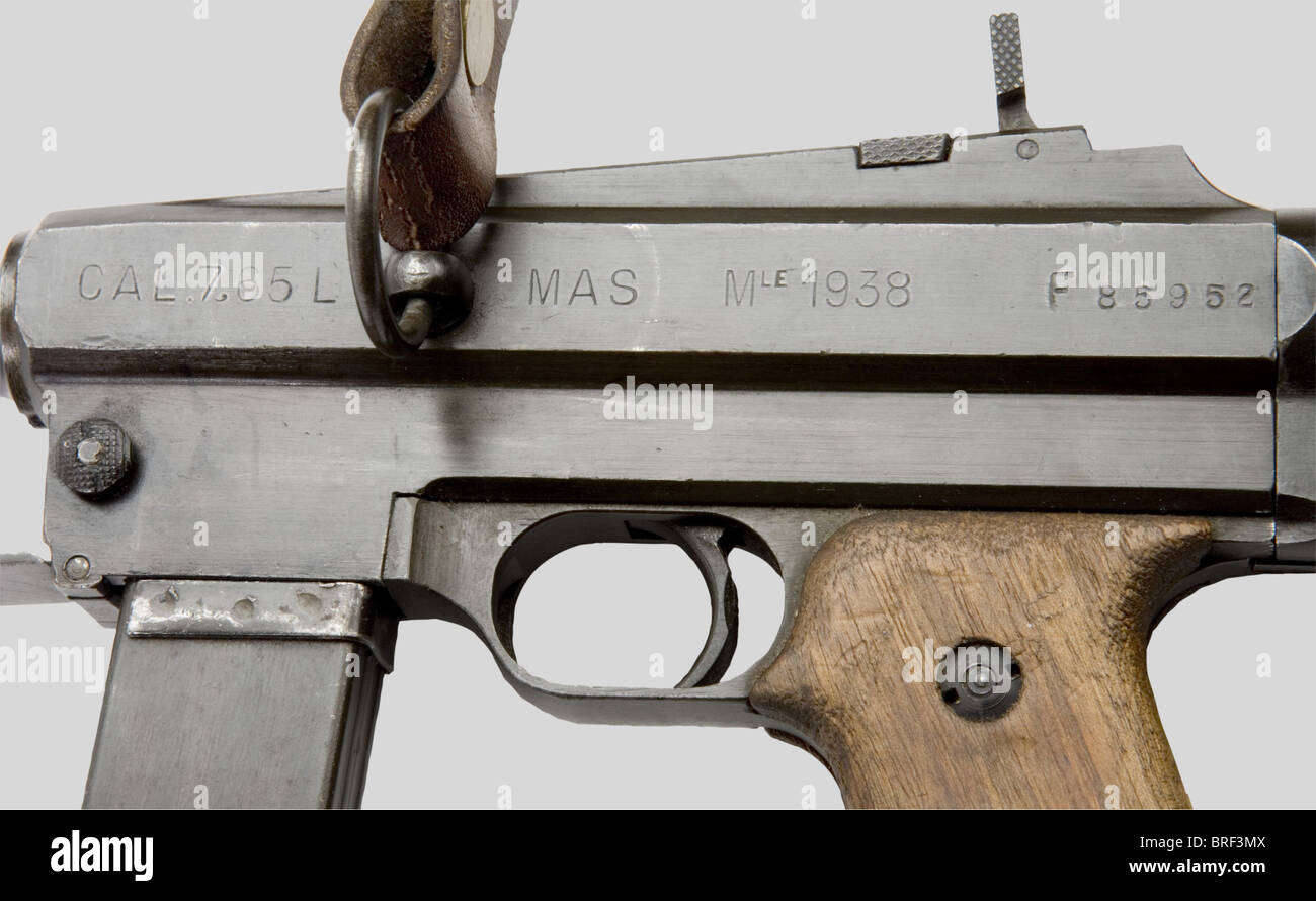 Armes à fu, FM M.A.S Typ 1938, Kaliber 7,65 lang, Nr. F85952, finition d'origine, complet avec sa brille. Arme très symbolique des années 40 qui passera des Corps Francs à la Milice pour finir dans les rizières d'Indochine avec la Légion Etrangère. Première catégorie sous conditions spéciales., , Stockfoto