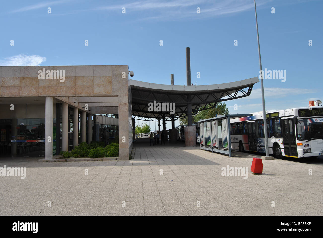 Außenansicht Fogueteiro Bahnhof und Busbahnhof, Seixal, Portugal Stockfoto
