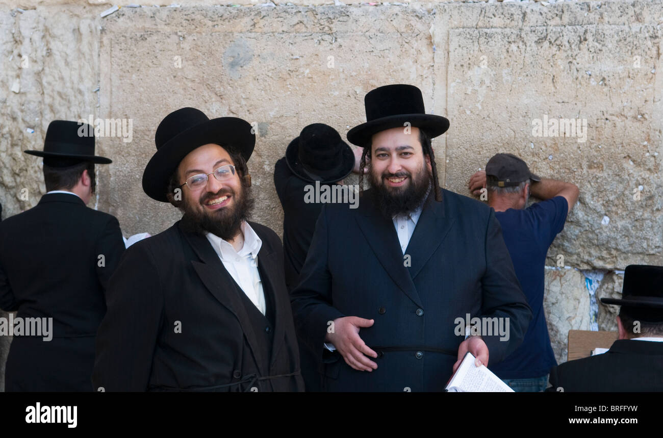 Chassidische orthodoxe Juden an der Klagemauer in Jerusalem