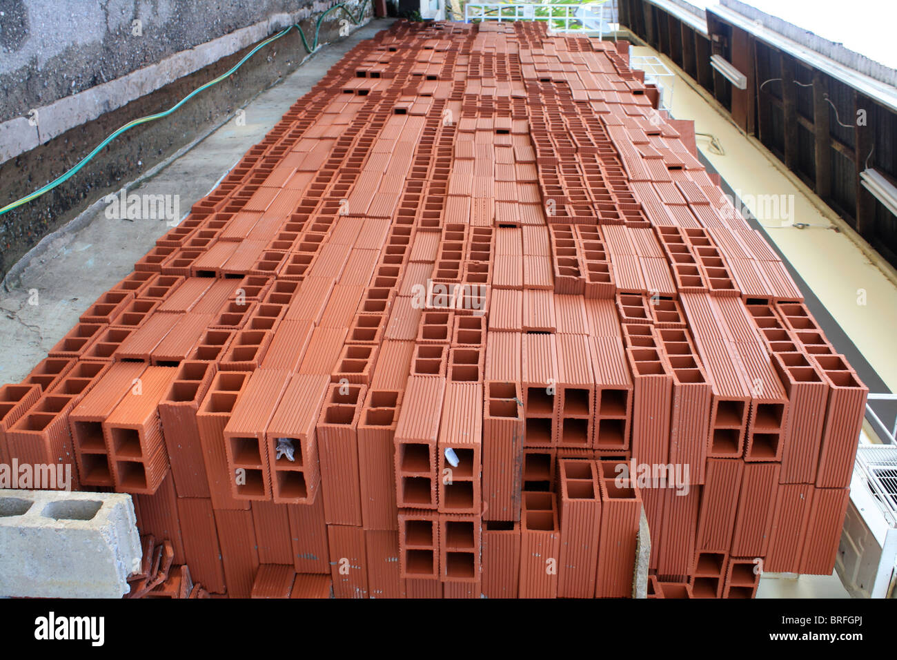 Rote Ziegelsteine zu rudern. Stockfoto