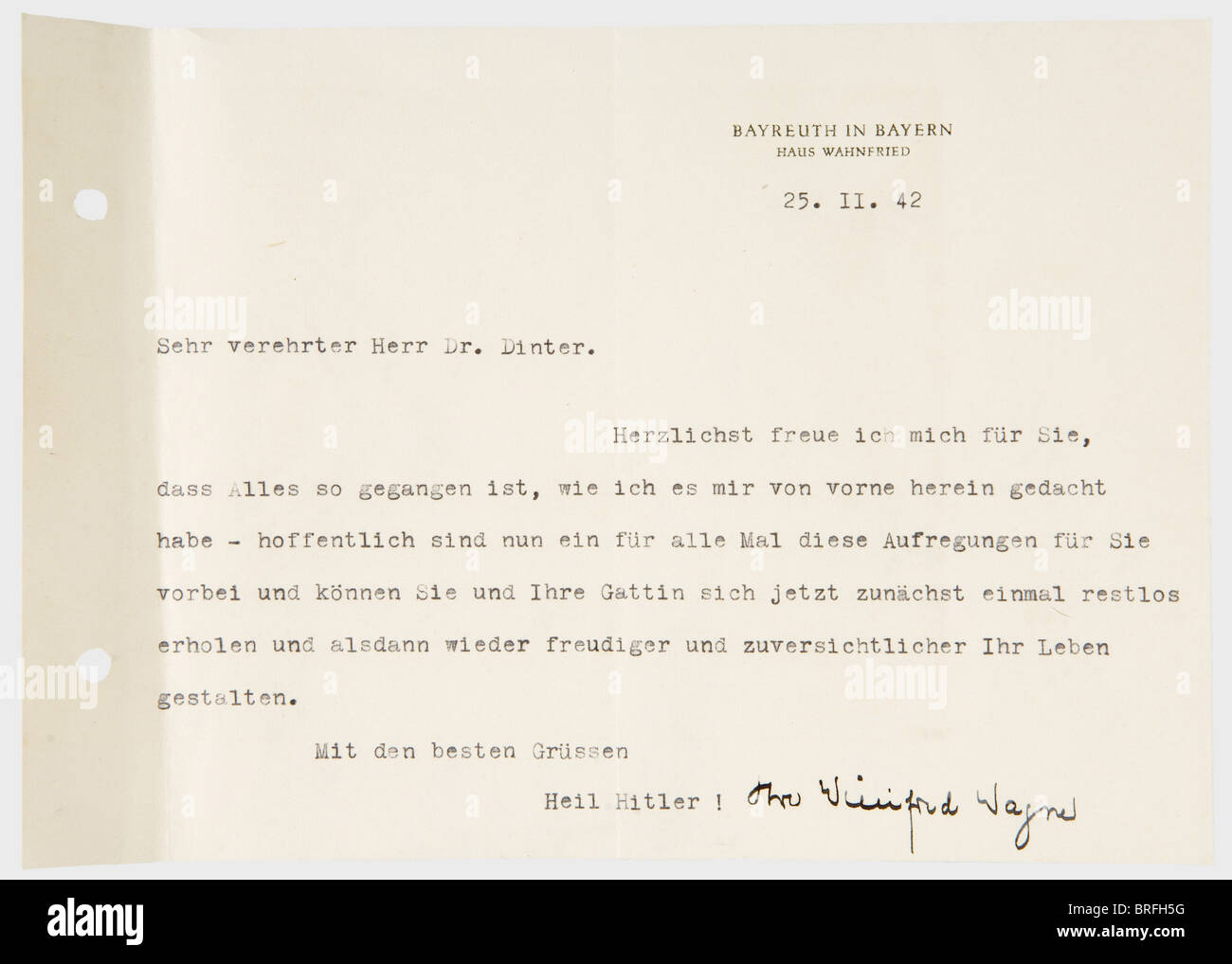 Artur Dinter - Korrespondenz mit Winifred Wagner 1940 - 1943.,Sieben unterschriebene Briefe (einer handschriftlich, die anderen Schreibschrift) von Winifred Wagner und ca. zwanzig Kohleabzüge von Dinters Briefen an sie im Haus Wahnfried, bittet Dinter um Unterstützung für seine Wiederzulassung bei der NSDAP bzw. in seinem Gerichtsverfahren. Ergänzt durch mehrere Briefe, die sich auf die Freiburger Klage beziehen,incl Dinters Korrespondenz mit seinem Neffen Dr. Kunert,Kohleabschriften von Briefen an Adolf Hitler und die Reichskanzlei,an das Freiburger Sondergericht,an die hea,Zusatzrechte-Clearenzen-nicht vorhanden Stockfoto