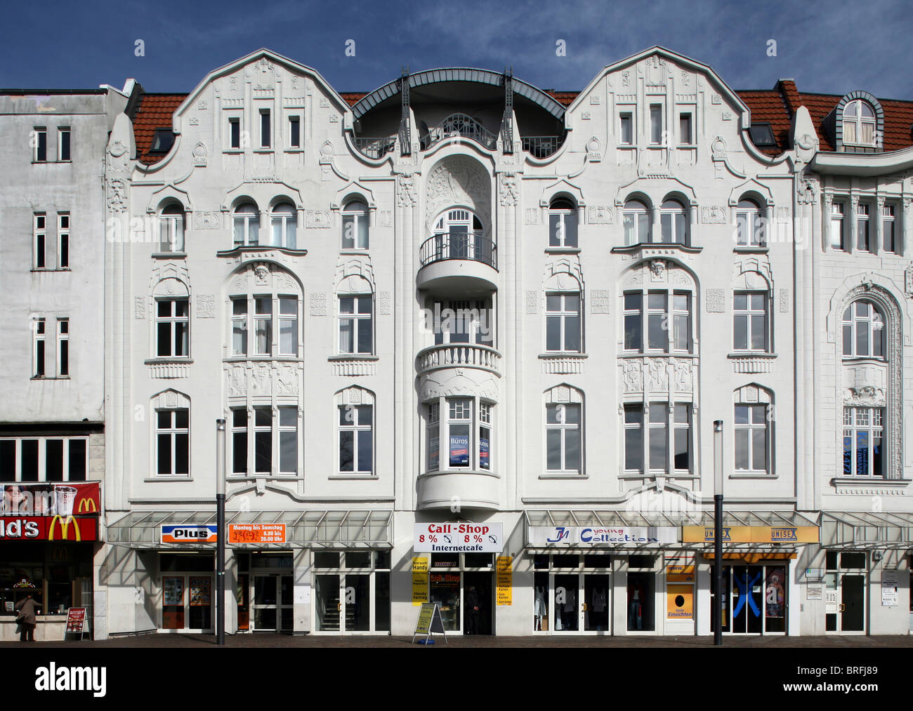 Fassaden der Jugendstil Häuser auf dem Bahnhofsvorplatz, Gelsenkirchen, Nordrhein-Westfalen, Deutschland, Europa Stockfoto