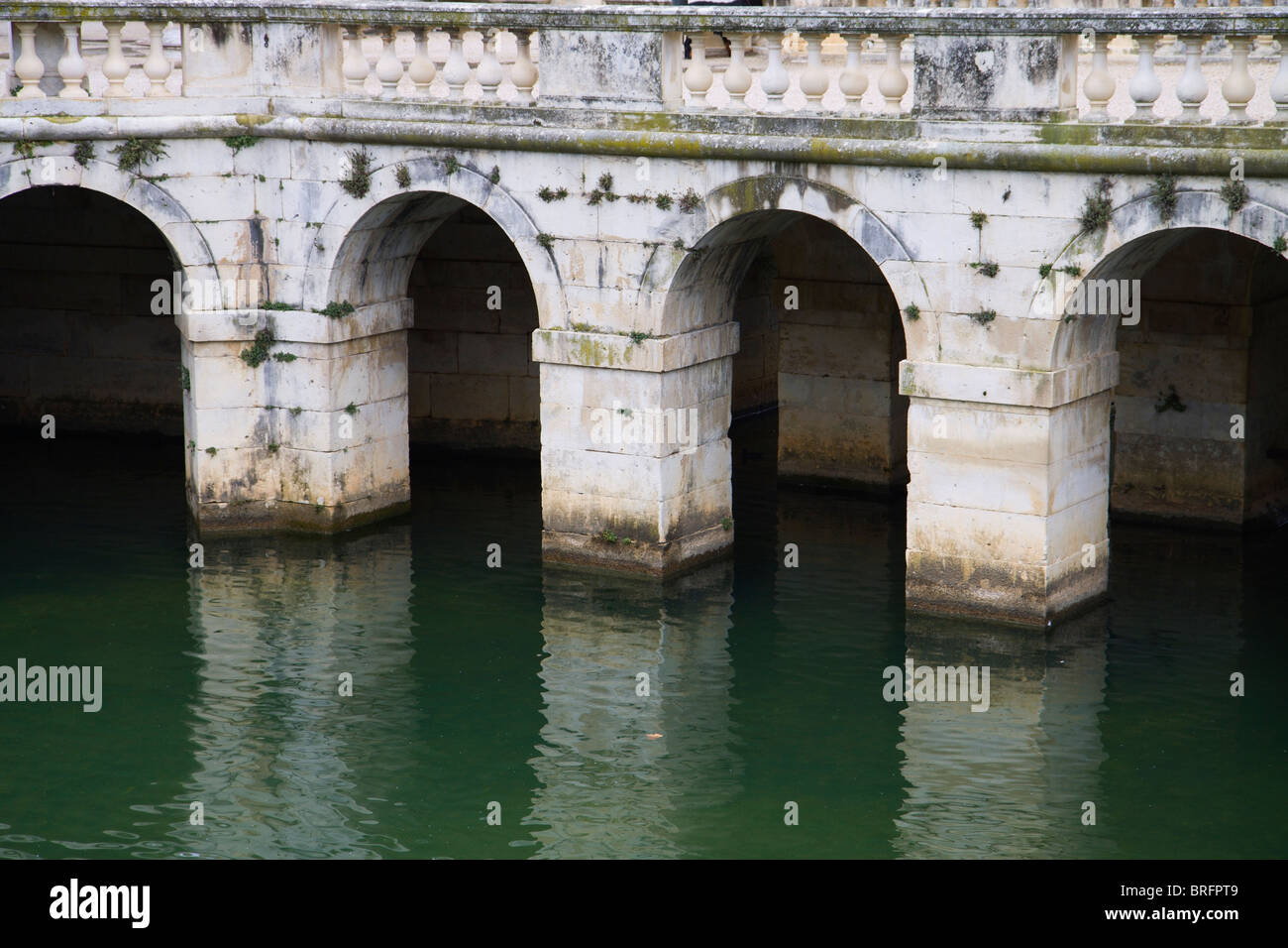 Bögen an die "Jardins De La Fontaine", Nimes, Frankreich Stockfoto