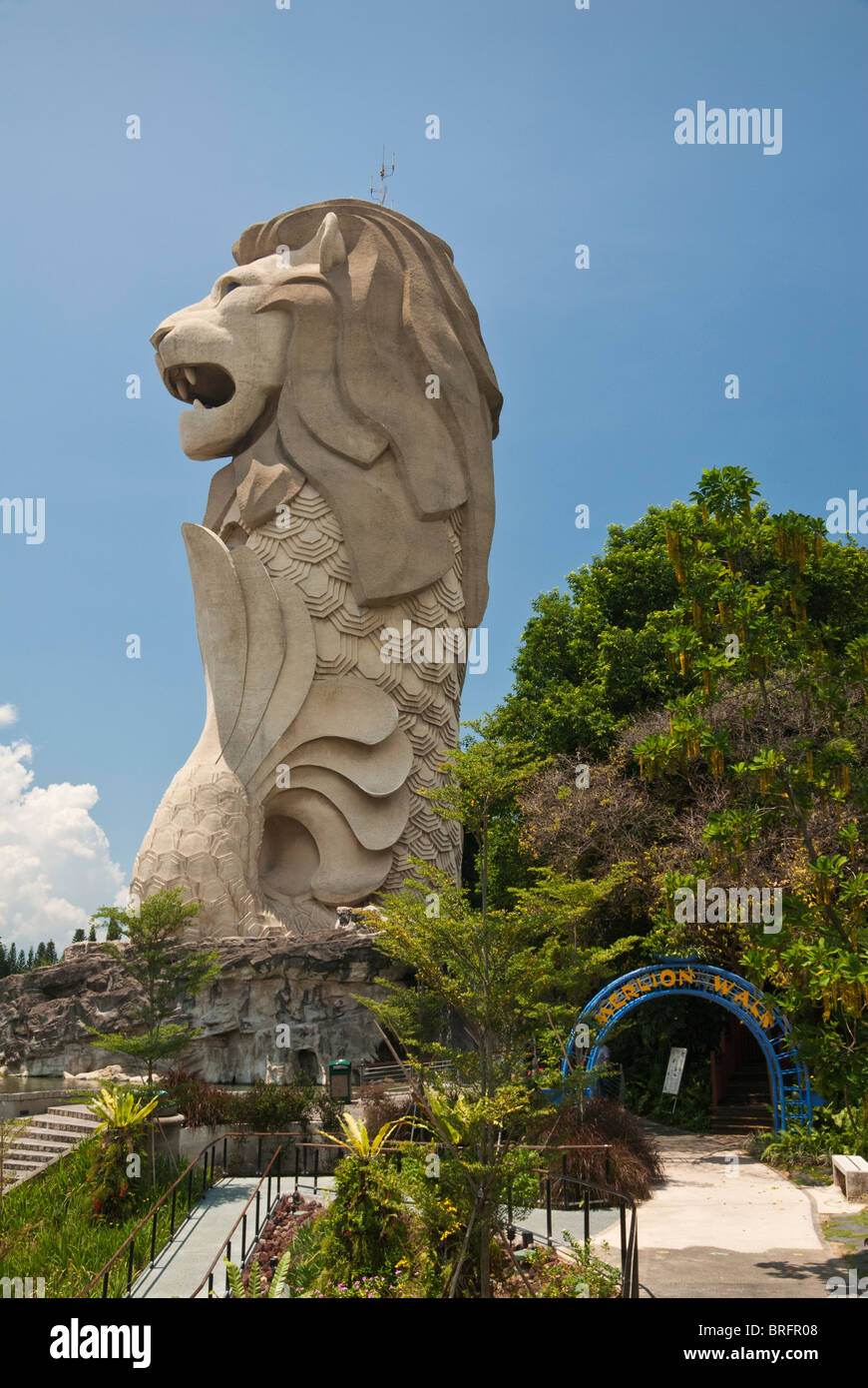 Das 37 Meter hohe Statue der Merlion auf Sentosa Island, Singapur Stockfoto