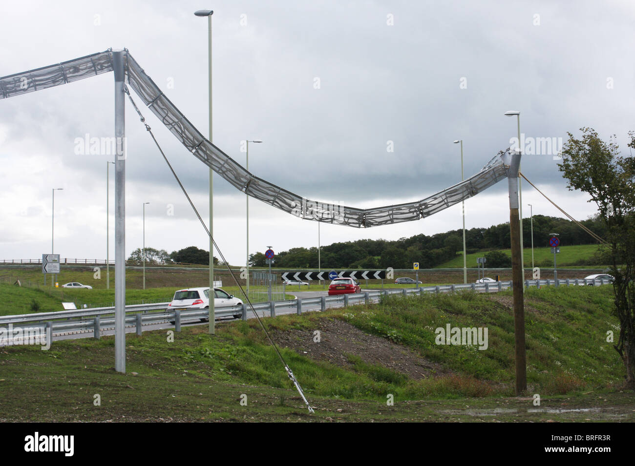 Siebenschläfer-Brücke über die Straße in Süd-Wales Stockfoto