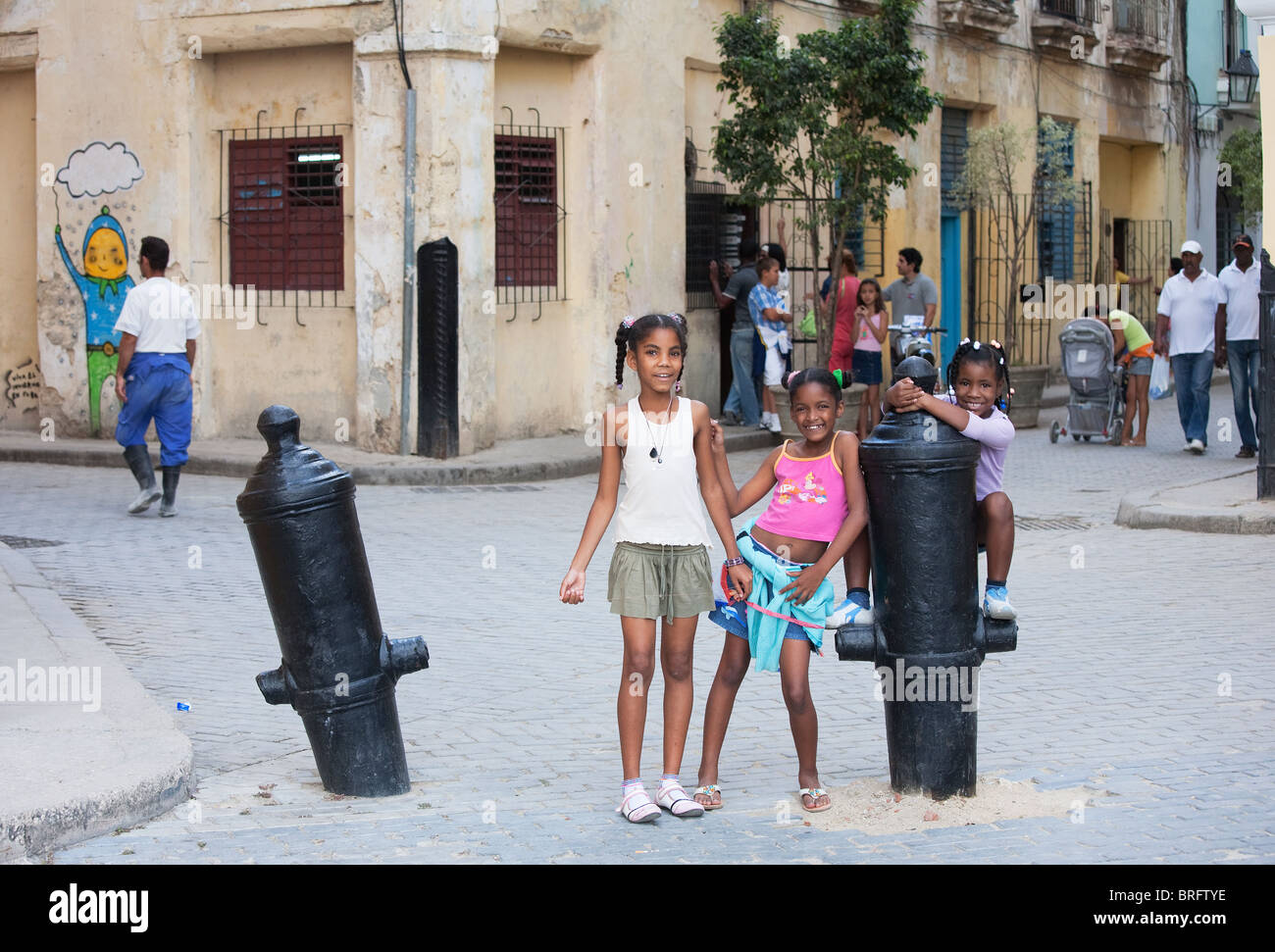 HAVANNA: KINDER IN PLAZA DE VIEJA Stockfoto